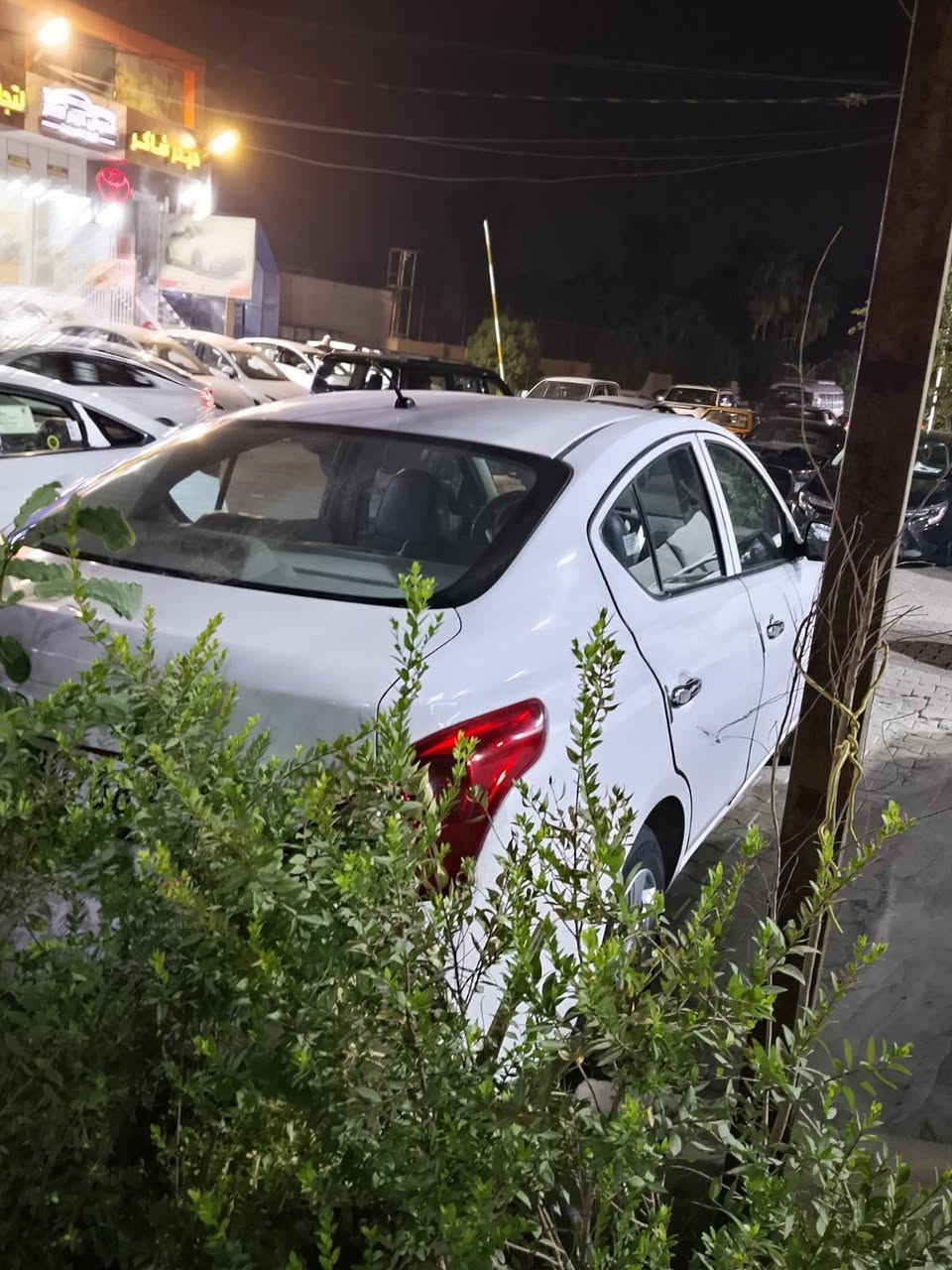 *للبيع نيسان سني هندي 2020* 🚗
*التفاصيل:*
- *الموديل*: 2020 هندي
- *الرقم*: بغداد الدولي 
- *الممشى*: 50 ألف كم
- *اللون*: أبيض
- *الحالة*: مكفولة من الحادث. بيها بارد قرب البك لايت 4 سم + 4 خدوش سطحية غير نافذة
- *المكينة والقير*: مكفولين. القير معمر درجة أولى بالشركة الهندسية وعندي بطاقة الضمان
- *الصيانة*: دهن وهايدوليك وحشوة وفلتر جدد
- *التبريد*: ثلج

*السعر*: 108  وبيها مجال بسيط للجادين  
*المكان*: بغداد - الكريعات  
*للتواصل*: ***********

السيارة جاهزة للفحص بأي وقت.

