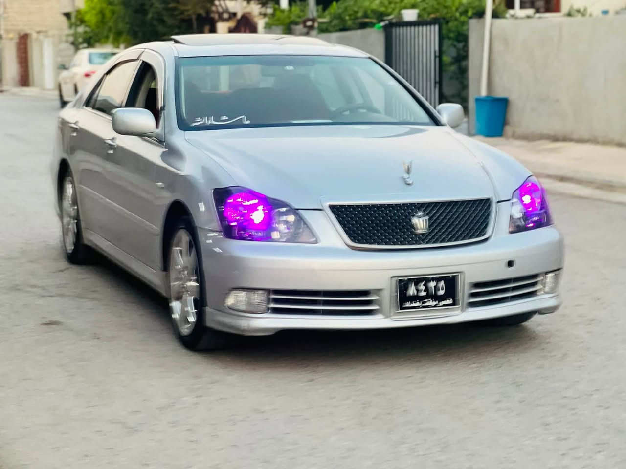 شاهینە مووس 2005
گێڕ کەورە مەکینە گەورە
182
ناوڕەش ساج سوور 
فوول .
سڵایت.
جڵد هیتەر
سێ دووگمە  
کامل مەسرەف .
ساردوو گەموو بریکی بەسراوە .
تەقەو ڕەقەی نییە .
كۆدی هەیە 
دوو پەڵا بۆیاخی ئەورووپای هەیە 
سعری 66گەڵاو مەجال.
بۆ قووفڵی تەلەفوون مەکە
***********.

***********سەیسایەق
