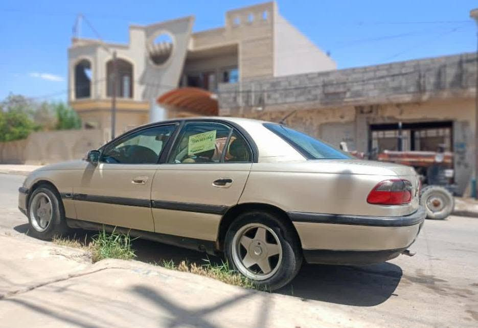 اوميكه بزون موديل 96 رقم نينوى اجنبي بسمي محرك 20قبغ اسودفول بس كير عادي تبريد بلادي بس بي نواقص بخ جماليه بدون معجون طالب عليها 38وبيهامجال ***********
