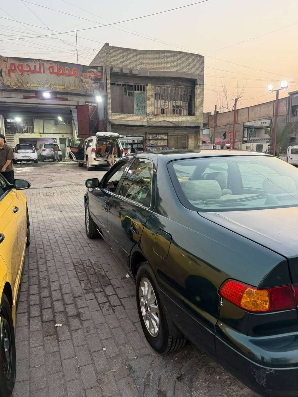 كامري محرك ابو الجف. 2200 الاقتصادي
محرك جديد مشدود بيهة 
تخم تاير جديد 
رقم انكليزي تحويل ثاني يوم 
تبريد ويه السويج 
السياره موديل1997
مكانها بغداد الحبيبيه.
هذا رقم راعيها ‏‪***********‬‏ أبو مؤمل
