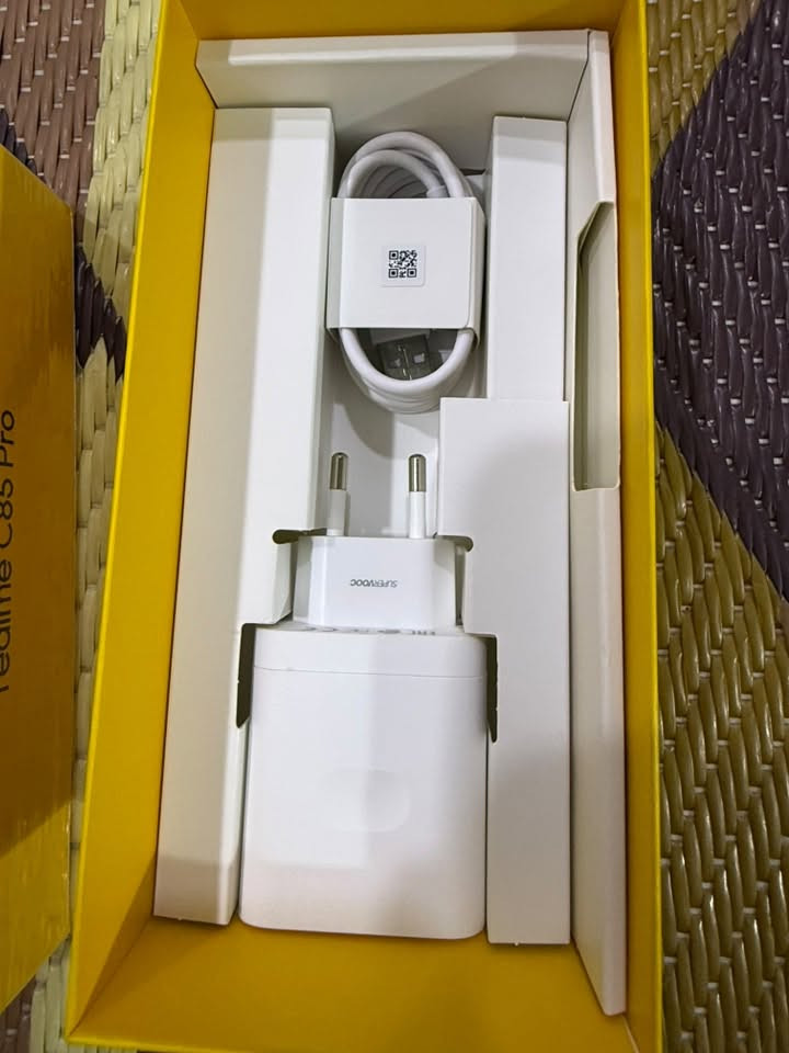 الشاشة: AMOLED بحجم 6.8 بوصة، بدقة FHD+ ومعدل تحديث 120Hz.
المعالج: Snapdragon 685 (4G).
 الذاكرة: رام 6/8 جيجابايت مع تخزين 128/256 جيجابايت.
 الكاميرا: خلفية 50 ميجابكسل، وأمامية 8 ميجابكسل.
 البطارية والشحن: 7000 مللي أمبير مع شحن سريع 45 واط.
 المقاومة: حماية فائقة للماء والغبار معيار IP68/IP69K ومتانة عسكرية.
 المميزات: بصمة تحت الشاشة وإضاءة إشعارات خلفية RGB (بدون منفذ 3.5 ملم).
السعر٣٥٠وبيه مجال موبايل جديد مال اقصاد مراسله على رقم ***********
