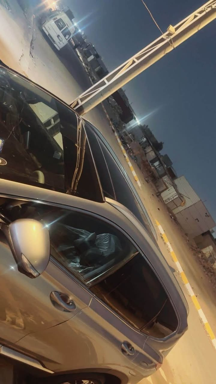 🔰 هيونداي سنتافي 2023

Hyundai Santa Fe 2023 

✨ لون رصاصي

🔘 رقم بغداد دولي جديد باسمي

🟠 المواصفات

• ⁠Smart Key & Push Start – تشغيل بصمة ودخول ذكي
• ⁠Remote Start – تشغيل عن بُعد
• Power Tailgate – باب خلفي كهربائي
• ⁠Blind Spot Assist – مراقبة النقطة العمياء
• ⁠Lane Keeping Assist – الحفاظ على المسار
• ⁠Forward Collision Assist – مانع التصادم الأمامي
• ⁠Adaptive Cruise Control – مثبت سرعة ذكي
• ⁠Rear Cross Traffic Alert – تنبيه حركة المرور الخلفية
• ⁠Front & Rear Parking Sensors – حساسات أمامية وخلفية
• ⁠Rear View Camera – كاميرا خلفية
• ⁠Apple CarPlay & Android Auto – دعم آبل كار بلاي وأندرويد أوتو
• ⁠Dual Zone Climate Control – تكييف أوتوماتيك مزدوج
• ⁠Electric Driver Seat – مقعد السائق كهربائي
• ⁠Multi Drive Modes – أوضاع قيادة متعددة
• ⁠LED Headlights – مصابيح LED
حجم المحرك 
2500
نوع المحرك
Jdi

🔵 الحالة

🔹 وارد أمريكي

💢 حادث جاملغ وبنيد فقط 

✅ السيارة جاهزة للاستخدام ولا تحتاج أي مصاريف

📍 مكان السيارة ناصريه 

السعر 200بيه مجال 
الاستفسار 
***********
