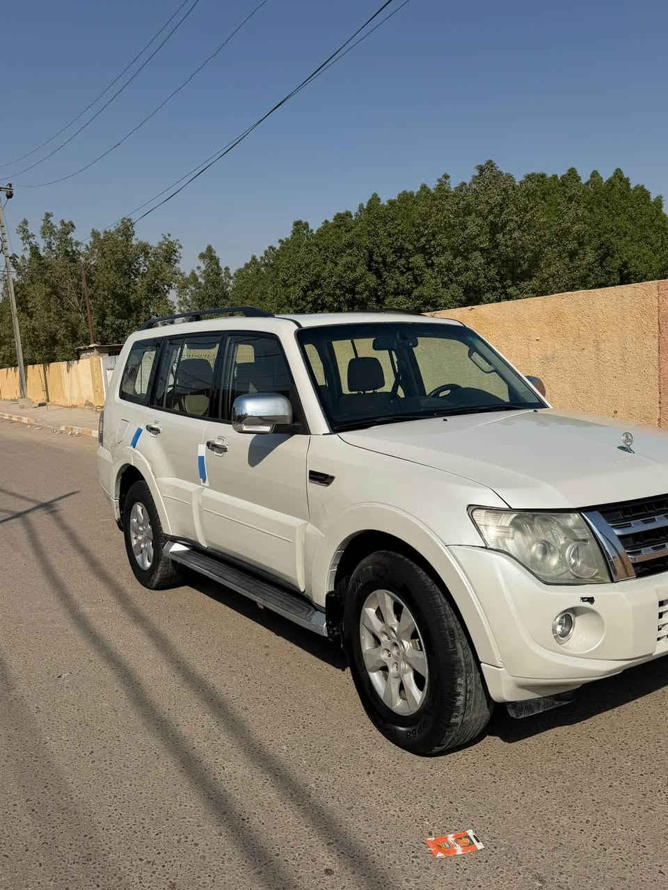 السلام عليكم

باجيرو 2014   
رقم قادسية  هزة وسنوية جديد

حبتور فول 

مواصفات فول 

________________

السيارة كلش جديدة مكفولة من الصبغ والضرر  بيه فقط جاملغ مصبوغ اثر شخوط 
وسونار موجود  بعدها بغراض الشركة سبير وعدة

 دمام خلفي

فتحة سقف

كشنات جلد وكهرباء

داير ايرباك

داخل صاج 

فول تحكم ستيرن

ويل حجم 17 

مكينه 6 سلندر 3500

شاشة كبيرة

حساس خلفي 

كامرة اصلية

بلوتوث

اشارة بالمري

تبريد منفصل 3 قطع

لايتات زنون

زراك لايت 

مري شفط 

ثلاجة

مكاني /ديوانية  

السعر 135 وبيه مجال 
رقم الهاتف /***********
