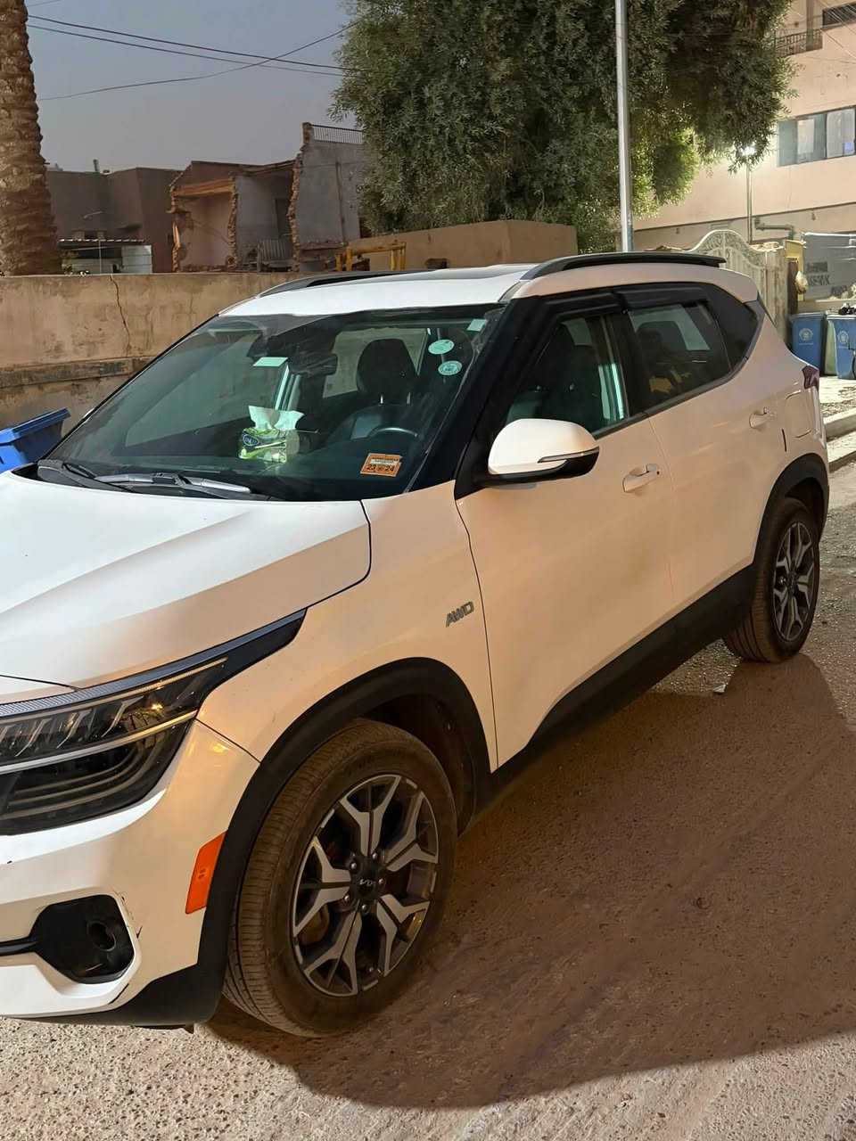 🚘 للبيع كيا سيلتوس وارد أمريكي 🇺🇸

🔹 الموديل: 2022
🔹 المحرك: 2000 CC
🔹 الدفع: فور ويل 4×4
🔹 الممشى: 128 ألف كم
🔹 رقم أربيل
🔹 السنوية باسمي

✨ فول مواصفات:
• كراسي جلد
• تدفئة كراسي
• رادار أمامي وخلفي
• شحن وايرلس
• تحديد مسار
• لايت عدسة زينون
• بلادي
• تبريد قطعتين

🛠️ الحادث:
• حادث بسيط
• بنيد مبدل + دعامية
• بدون إيرباك
• بدون لغد
• بدون شاصي
• بيها رصعة بالباب والصدر، مبينة بالصور

📋 رقم الشاصي موجود، تگدر تجيكها وتفحصها وتتأكد بنفسك.

💰 السعر: 165

📍 المكان: بغداد – حي القادسية

📞 للاتصال: ***********
