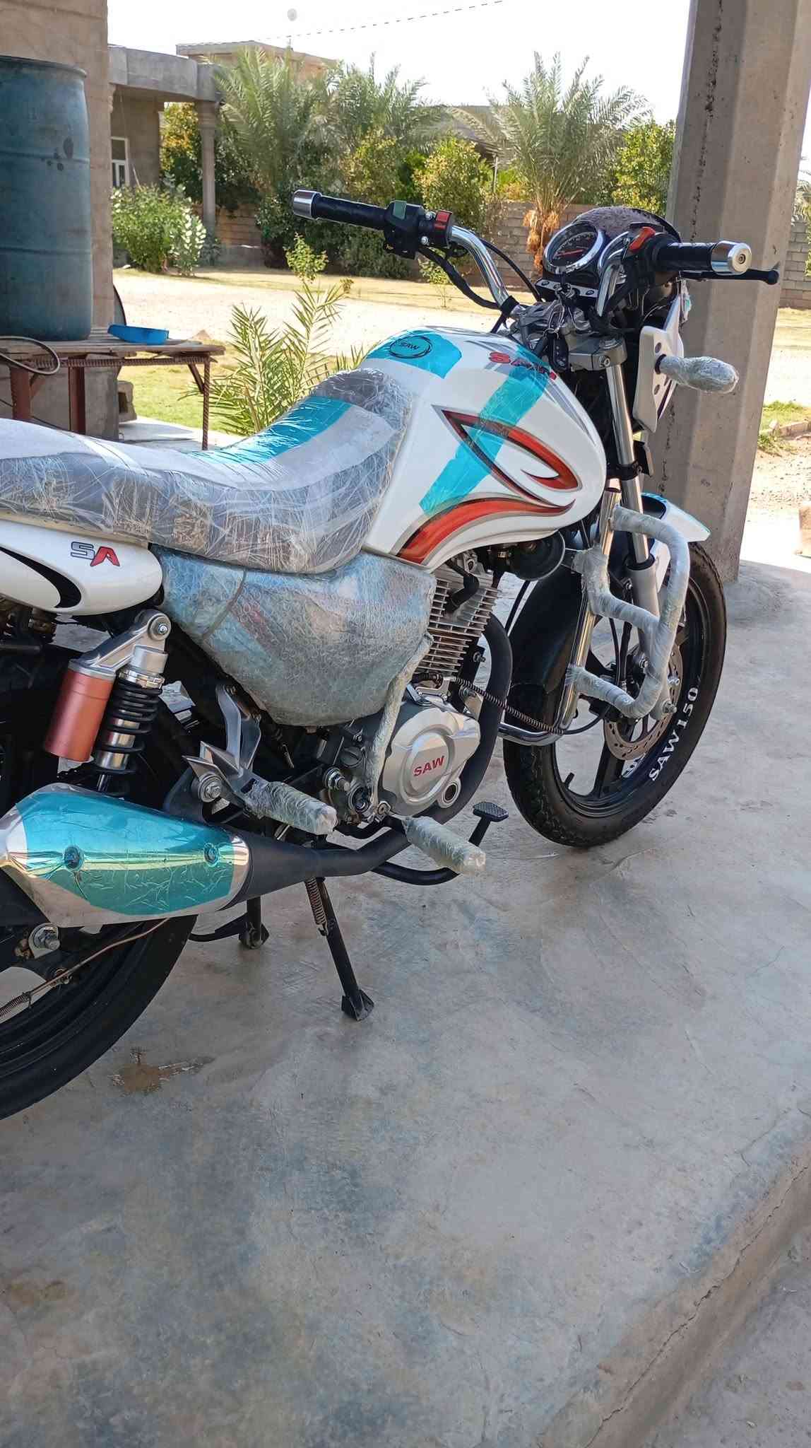 سنكي للبيع مديل 24 محرك 150بصمتين اربع سويجات التاير الخلفي مال شركه بعده دبلات شركه مملعوب بيها الموطور كامل مكمل اي نقص مابيه ممتعوب بعده شركه 
السعر مليون و400وبيه مجال مكاني الضلوعيه للاستفسار ***********
