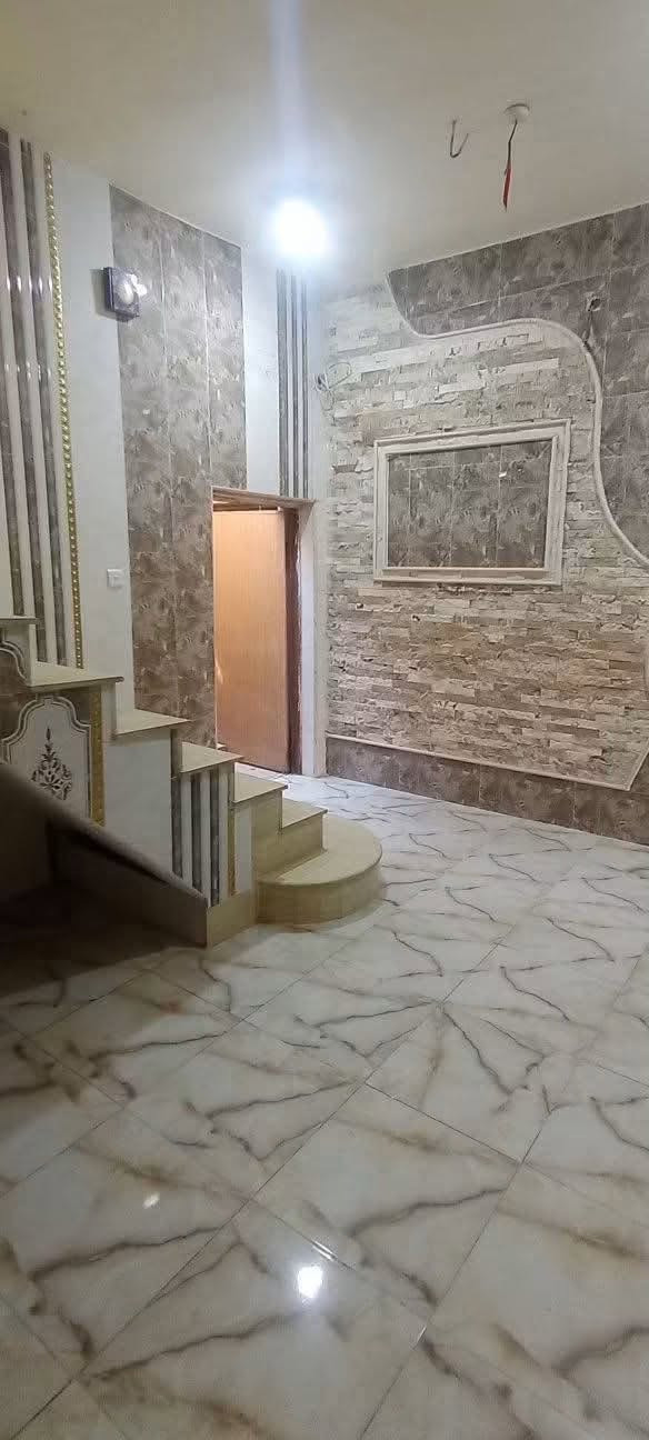 يا بلاش  يا بلاش
شنو اليوم @@@@@@@@@نزل السوك
نزاكة وفن ومتانة وهندسة وتصميم ونظافة بناء حديث
بيت بالحكم قرب الملعب الخماسي
مساحة ١١٠
غرفه نوم وصاله ومطبخ وبراني وحمامات ومخزن فوك حر غير مطلوب 
السعر ٩٩ مليون  
اتواصل ***********واتساب
