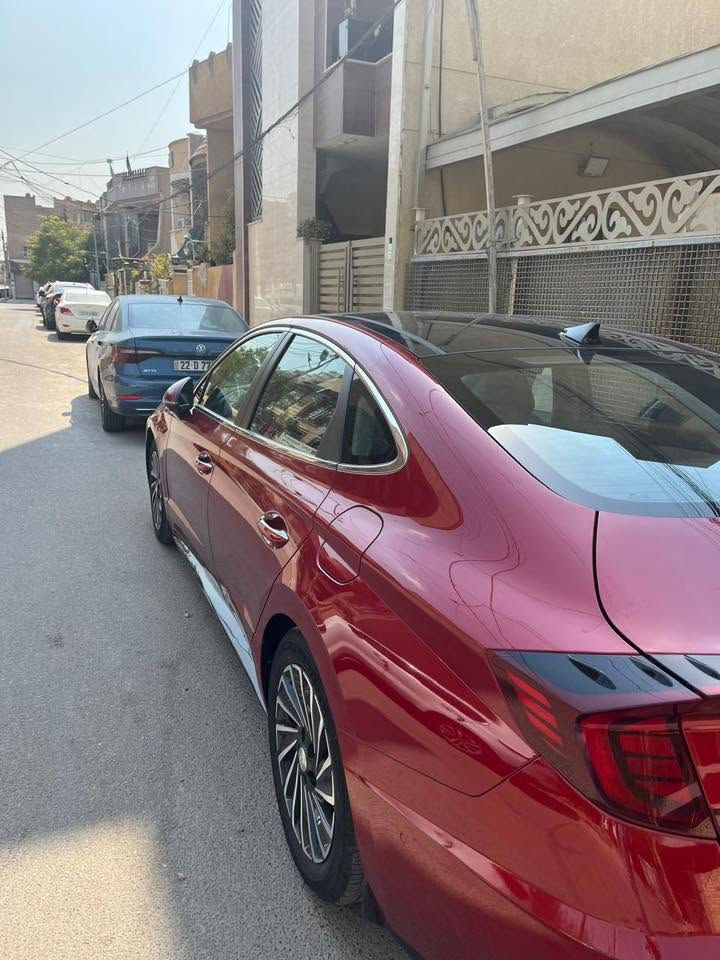 🚘 هيونداي سوناتا هايبرد 2023 Limited 🔥

🔴 اللون: أحمر
🔋 هايبرد بنزين
⚙️ أوتوماتيك 6 سرعات
🚗 دفع أمامي FWD
🐎 192 حصان

✨ المواصفات:
• فل أوبشن Limited
• فتحة سقف بانوراما
• جلد
• مقاعد أمامية كهرباء
• ذاكرة كرسي السائق
• تبريد وتسخين المقاعد الأمامية
• دركسون جلد ومدفأ
• شاشة وسطية 
• شاشة عدادات رقمية 
• Bose 12 سماعة
• Apple CarPlay / Android Auto
• شحن لاسلكي
• تشغيل عن بُعد
• Smart Key
• بصمة/دخول ذكي
• كاميرا 360°
• Blind Spot
• Blind Spot View Monitor
• حساسات أمامية وخلفية
• مثبت سرعة Adaptive
• Lane Keep Assist
• Lane Following Assist
• Forward Collision Warning
• Rear Cross Traffic Alert
• Head-Up Display
• إضاءة LED
• مساحات Rain Sensing
• مرايا كهرباء ومدفأة
• مراية داخلية Auto Dimming
• Smart Trunk
• Remote Smart Parking Assist — تتحرك قدام وورا من الريموت 🔑

📄 السيارة حادث أمامي

***********
