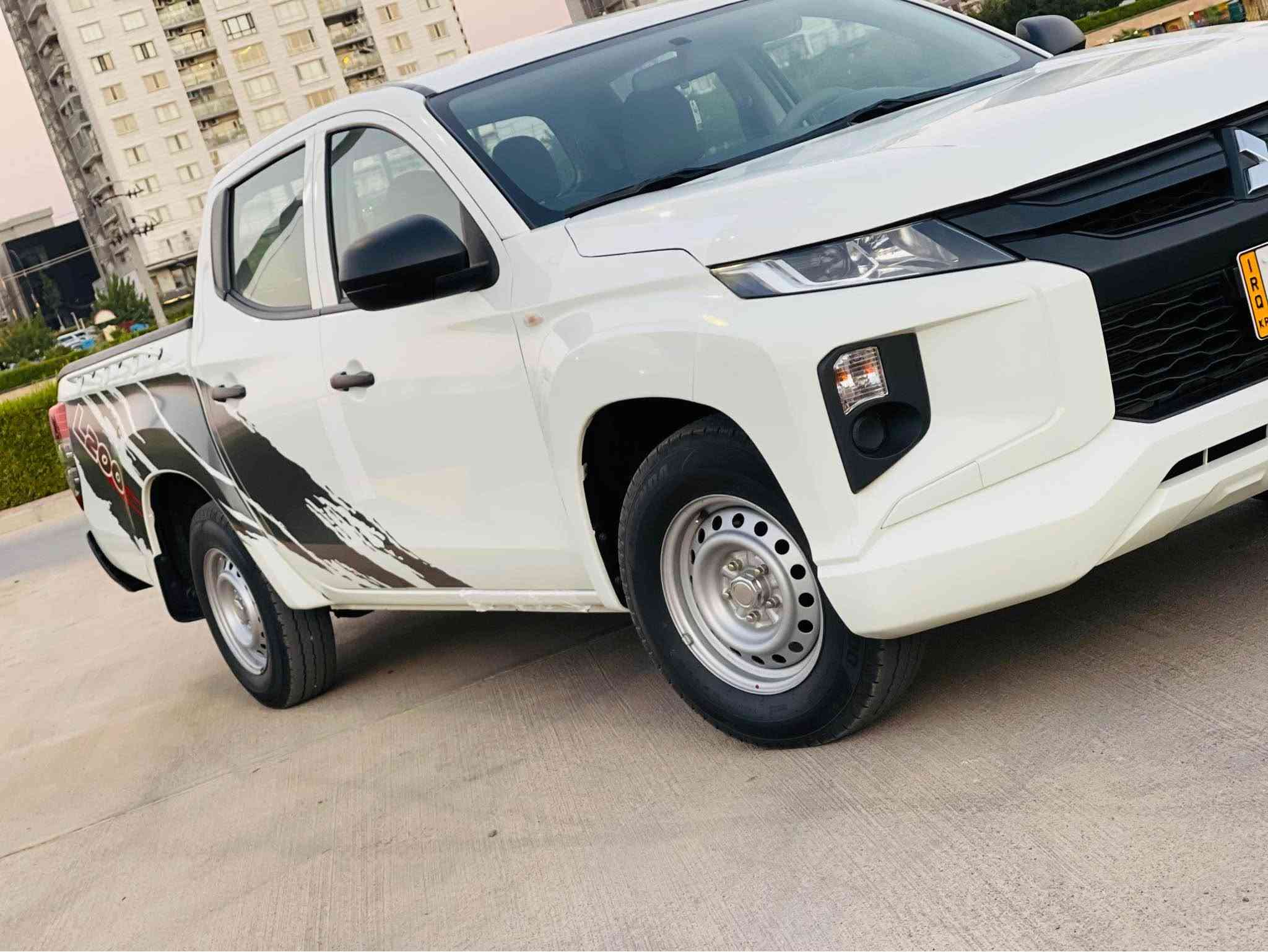 بِسْمِ اللَّـهِ الرَّحْمَـٰنِ الرَّحِيمِ.

للبيع ميتسوبيشي L 200 بيكاب دبل قماره1طن  
 مودبا 2023 
گاز گير عادي
داخل رصاصي 
ماشيه 12الف حقيقي
رقم اربيل تحويل ثاني يوم
مكفوله من الصبغ وتعديل وشخط
شاشه ايباد
كاميره خلفيه
مكان السياره سليمانيه 
شراي يخابر على هذا الرقم *********** عليها واتساب السليمانية, العراق
