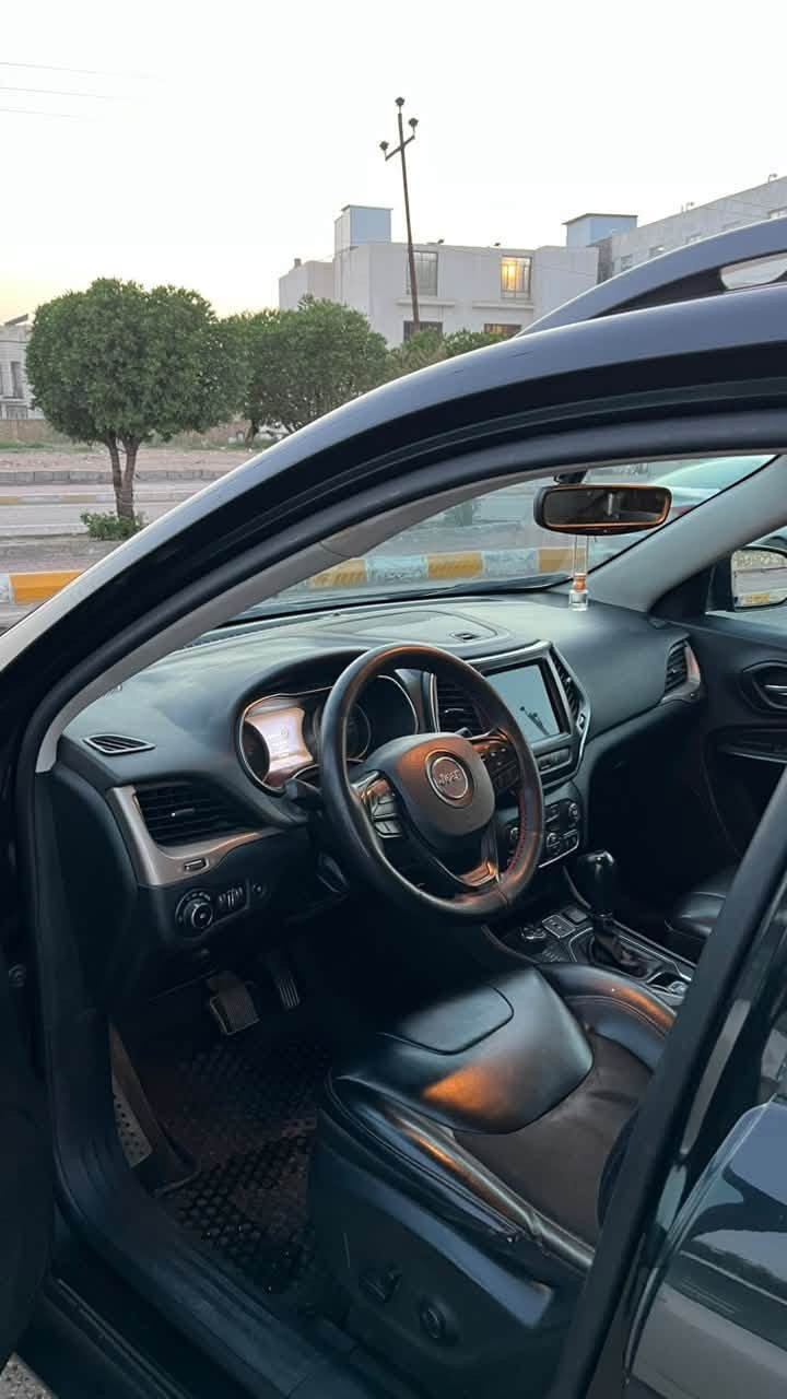 السلام عليكم
جيب شيروكي بزون بلاك توب
2019
البيع
دفع رباعي 4x4
محرك 4 سلندر 2000 نيربو
ويل كب 19
حساسات خلفية
الابواب الامامية بصمة
نحديد مسار
نقطة عمياء
رادار خلفي وجانبي
الامامي ممكن ارجاعه
جنطة كهرباء
فتحة بانوراما
اطفاء ذاتي
ستيرن تدفئة
تشغيل عن بعد
توقف ذاتي عند الرجوع
كشنات جلد كهرباء
الكشنات الامامية تدفئة
كشافات امامية مع دوران
الستيرن و الاشارة
لايتات زنون
كامرة دوارة
شاشة كبيرة
اربع وضعيات قيادة
auto 
Snow
Sport
Sand
ماشية 58 الف كيلو متر وقابل
للزيادة
حادثها بداية البنيد مصبوغ
وجاملغ الايسر مبدل
رقم بصره الجديد بإسمي
مكان السيارة: ميسان
***********
