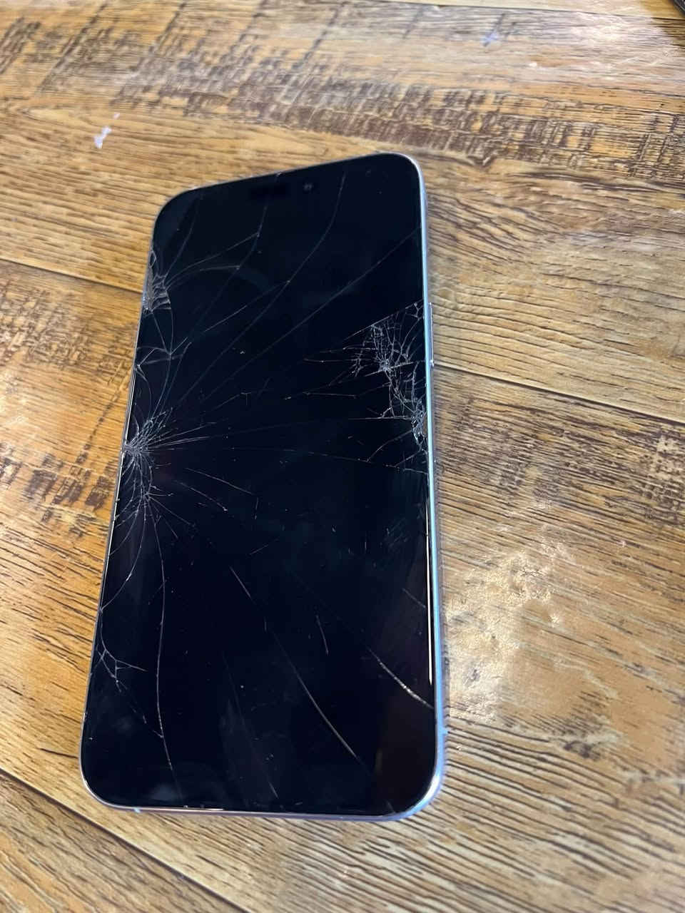 ايفون 15 برو ماكس📱
 ذاكره 256 بطاريه 88‎%‎ واحد سيمكارت👀
شاشه بيها نقط سود ثنين فقط وكلاسه مكسوره
سعر 750 بي مجال بسيط
استفسار اتصال 
‏‭***********
او وتساب 
مكان الجهاز بغداد حي العامل
