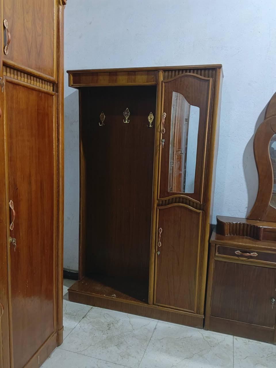 غرفه تسكام طابقين بيبان متقطعه صاج داخل وخارج مكان نهاوند الاربع سايدات قرب عياده الاسنان نشتري جميع الغرف العراقيه والتركيه وكناتير دز خاص
***********
