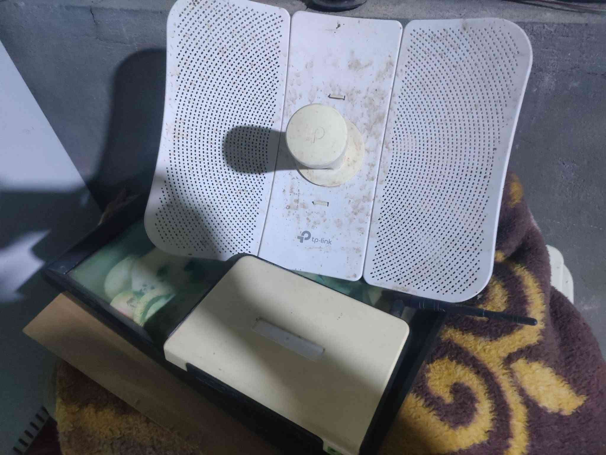 السلام عليكم للبيع مجموعه اغراض مستعمله ونظيفه ومناسبه العنوان مسيب حي المعلمين الدوب *********** اكو بعض الاغراض موظحه بل فديو 
قناني غاز عدد2 سعر الوحده 65 قفل بدون عمله 
مجمده هونداي حجم كبير شرط وظع الشركه 190
كنتور 5 ابواب سعره 175
بوفيه متر ونصف تزكام وكلش قويه 85 
كاميرات مراقبه منصوبات وكاملات شركة دهوى مع الشاشه150
بنكات جداري شركة انوال عدد4 سعر الوحده 20 وثنين سقفيه العربي الوحده 25
شبكه نانو وياها راوتر 25 
جربايه تزكام نفر واحد غير مستعمله50
***********
