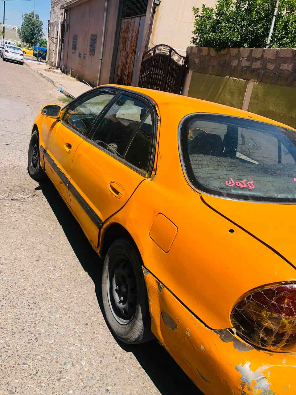 سلام عليكم سيارة هونداي سوناتا تكسي للبيع أو للمراوس 
كير ومكينه جديد شرط تحويل وكاله موديل 1999 رقم كركوك 
سنويه عظم عاج سعر 22 وبي مجال الشاري يخابر ع الرقم ***********
