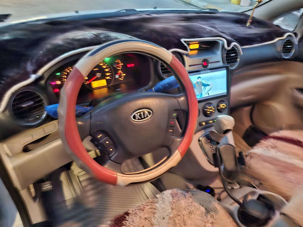 السلام عليكم
كيا كارنز ٢٠١٢ رقم بغداد  ٧ راكب باسمي ماشيه ١٥٧ الف السياره جديده مواصفات فتحه سقف,  تبريد ثلج ,محرك ٢٠٠٠ دوش, تايرات تخم جديد,  باتري جديد ,تحكم استيرن ,مسجل شاشة,  حساس خلفي, كامره خلفيه,  مابيها اي صبغ بس بارد والسونار مرفق مع الصور السعر122 وبيه مجال العنوان الفلوجة ..
الاتصال واتساب فقط 
رقم/ ***********
