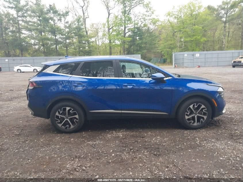 للبيع: كيا سبورتاج EX موديل 2025
المواصفات والتفاصيل:
 النوع: كيا سبورتاج (Kia Sportage)
 الفئة: EX
 الموديل: 2025
 اللون: نيلي / أزرق مميز
 المسافة المقطوعة: 9,634 ميل فقط (السيارة بحالة شبه جديدة)
 المحرك: 2.5L GDI - المحرك والجير بحالة ممتازة
 الإيرباك: بدون إيرباك
 الداخلية: جلد أسود نظيفة جداً بحالة الشركة، مع الشاشة والأنظمة الحديثة
حالة السيارة والضربة:
 الضرب بالجهة الخلفية (الجاملغ والجام الخلفي والبقلاوة).
 المقدمة، المحرك، والجانب الأيمن سليمين تماماً بدون أي ضرر.
السعر ورقم التواصل:
 السعر: 16,750 $ (167 ورقة)
 رقم الهاتف: ***********
