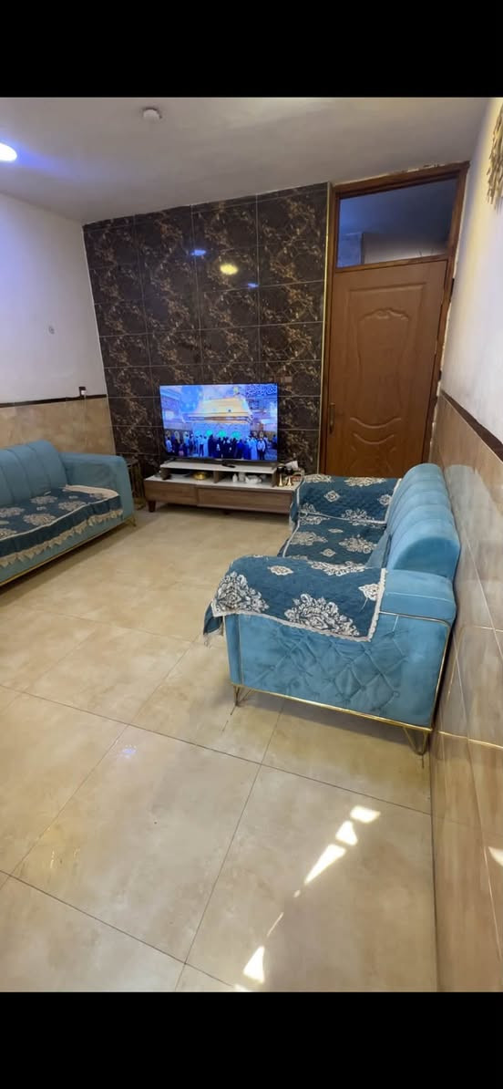🏠 بيت للبيع – 90 متر | الكفاءات – شارع 20
📍 موقع مميز وقريب من العيادة الشعبية
🏡 بناء حديث وكامل، تشطيب مرتب وجاهز للسكن

🔹 الطابق الأول:
• استقبال
• صالة
• مطبخ حار
• غرفة نوم
• حمام داخلي
• حمام خارجي
• ترك

🔹 الطابق الثاني:
• غرفتين نوم
• واحدة منهن سويت
• صالة

✨ بيت مرتب ومناسب للعائلة، وبناء حديث.

📞 للاستفسار والتواصل:
***********

📌 الكفاءات – شارع 20 – قرب العيادة الشعبية
