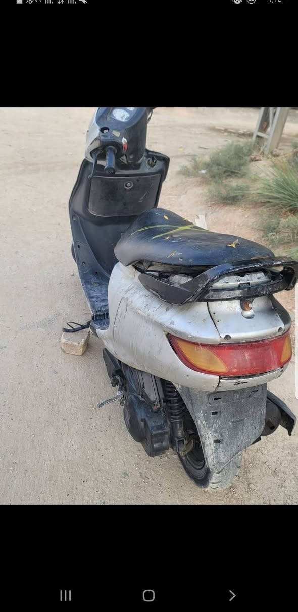 دراجه فراشه للبيع دراجه شغاله ابيع كوم حديد للعنوان شارع 100 ...السعر150وبيها مجال ...متواجد ***********
