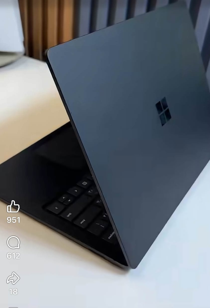 مايكروسوفت سيرفيس لابتوب
شاشه 15انج
رام 32 gb
هارد 256ssd
شاحنه بلادي
ماوس واير ليس
جنتا هديه
سعر 700الف دينار العراقي 
اربيل تلفون واتس اب
***********
***********
