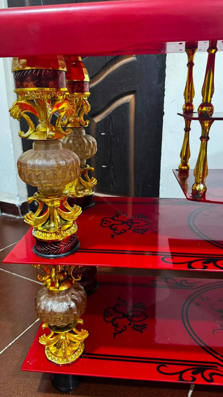 ميز ملكي للبيع رايدته ب75والطبله ويا مجانيه بيع مستعجل
