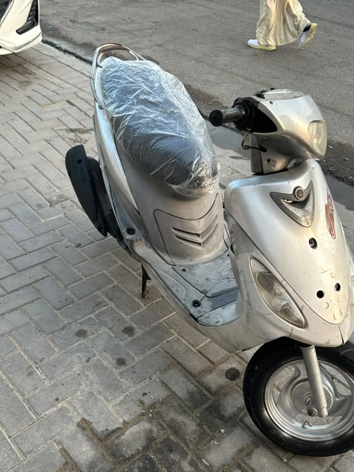 سلام عليكم شباب ماكس قجمه لا مفتوحه ولا مبدل بيهه شي الدراجه نضيفه وملاح مال شركه رايده ب750 قفله بدون مداهر 
مكاني بصره قبله حي المهندسين رقمي***********
