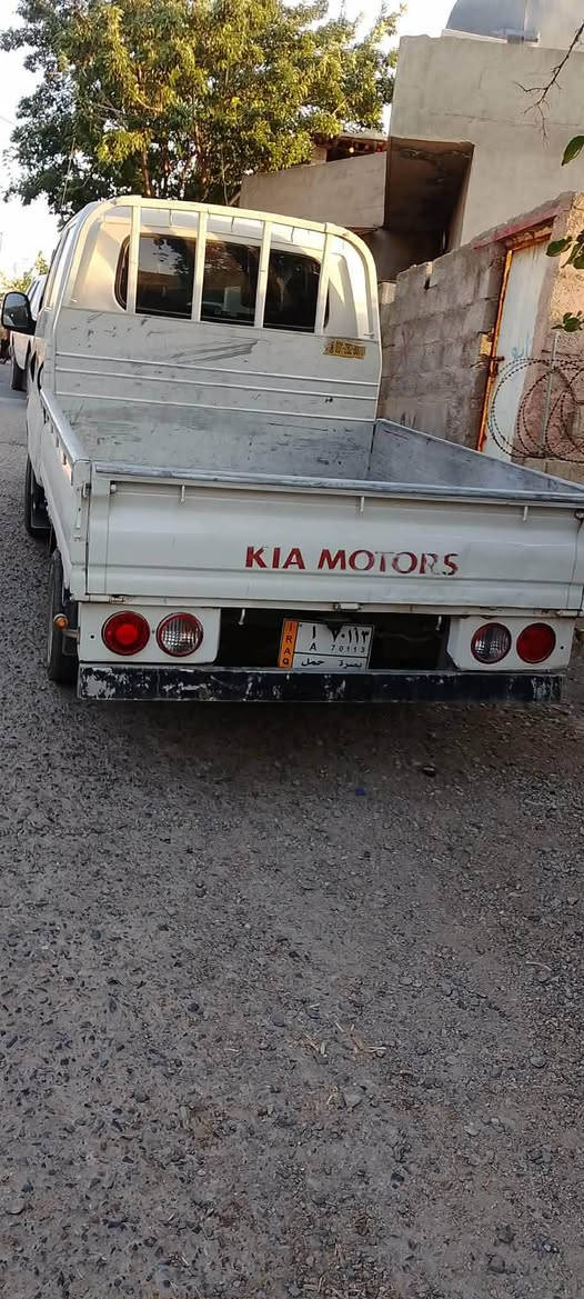 کیای بار 2010
ماڵی کەسابەت 
هەم سواری هەم باری
گێر ئۆتۆماتیک 
مەکینە ٣٠٠٠ سوپەری ڕەش مەکینە مرغوب
بی مەسرەف سەیارەی ماڵە و هی معرەز نیە 
نرخی ٧٠$ مەجال 
سەیارەی من نیە نامە مەنێرە 
ژ.م/*********** السليمانية, العراق
