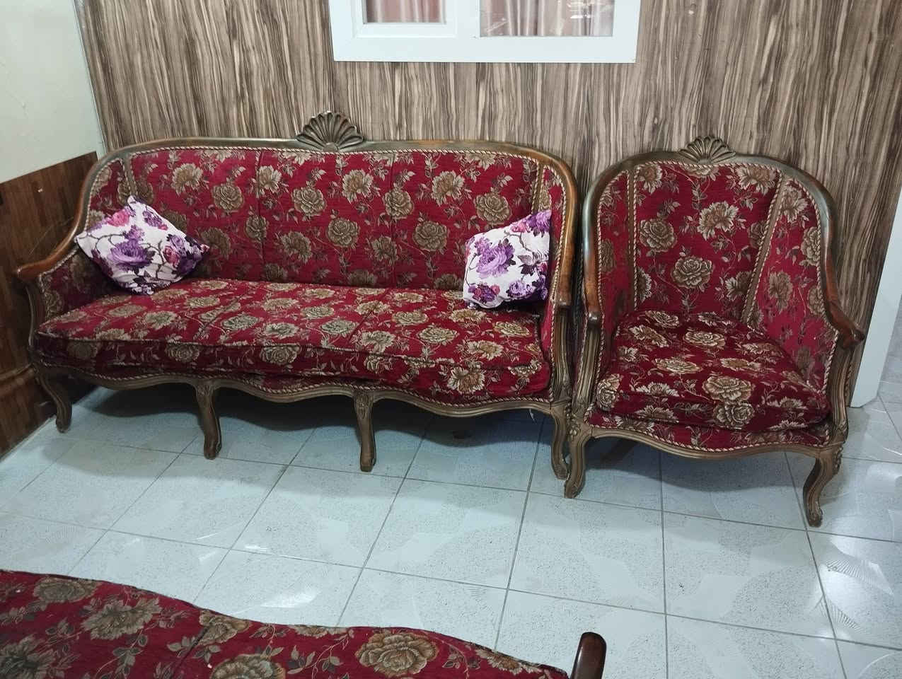 تخم صاج اصلي قنفات ثنين واربع كراسي رايده 400 الف مكاني الراشدية ***********
