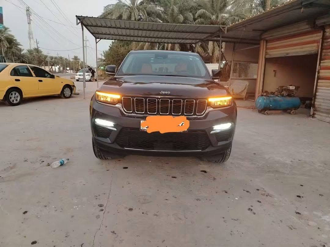 جيب ٢٣ لمتد حادث باب السائق فقط رقم بغداد باسمي للتواصل ***********
