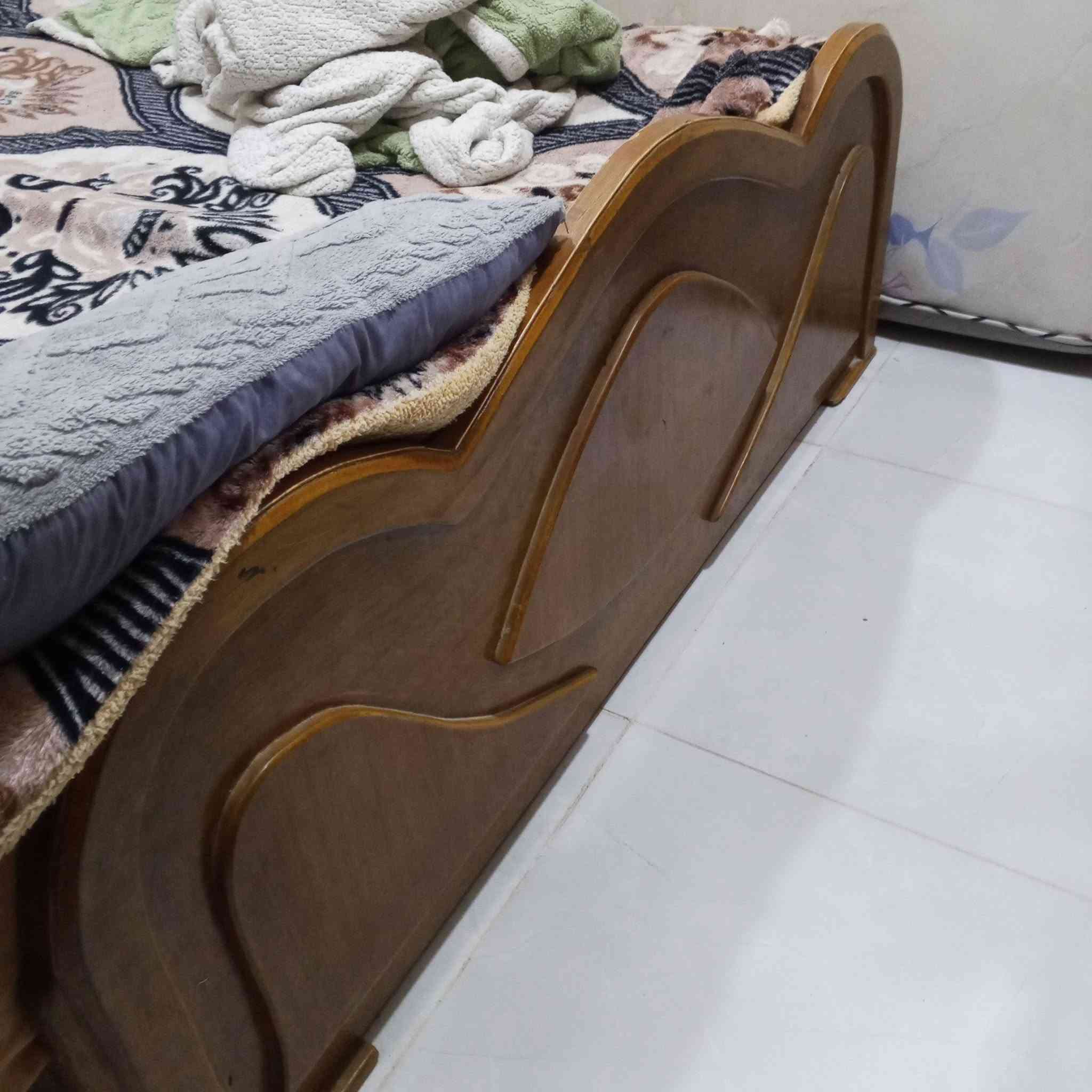 غرفه نوم تزكام كامله صاج داخل وخارج طابقين 5 ابواب 900 الف بصره تنومه ***********
