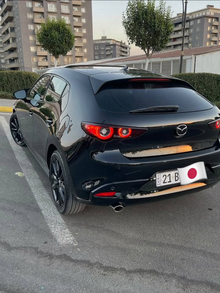 سلام و عەلیک
مازدای ٣ هاشباک ٢٠٢٢ مەکینە مەرغوب ٢٠٥ بێ تۆربۆ 
Awd 
مۆسەفات پریمیەم 
سڵاید 
داتاشۆ
١٢مکەبەرە boss
کوشن خەزن
کوشن گەرم 
ئۆتۆ هۆڵد
Apple carplay & android auto
کوشن جڵد ناورەش
راداری پێش و دوا راداری خەتی جادە.تەحدید سورعە 
کامێرا حاسەی پاش و پێش
لایتی full ledلەگەڵ پێچەکانە ئەسورێت
ویلی ١٨ 
دەسک بەسمە 
تەبریدی دەبڵ زۆن 
تازە لە رەها ئەوتۆ پۆڵیش کراوە
کامل جامەکامی دژە خۆرە
لایتەکانی پێشەوەی ppf کراوە
لایتی دواوەی دەبڵ لیدی شەریکەیە
بەناوی خۆمەوەیە سەنەوی تاک و ٢٠٣٠ تازەیە 
زۆر مۆسەفاتی تریشی تیایە 
وەتسەپ ***********
سەیارەکە بەس بۆنیتی بۆیاخە و یەک پەڵە ساردی بچوکی هەیە ئێرباگی هیچ نەتەقیوە ە هەمووی سەلامەتە گێر و مەکینە بەشەرت سەیارەکە ئی مەعرەز نییەو ئی ماالی خۆمە ساڵێکە لای خۆمە ٥هەزار پێی رۆیشتوم  
رەقەم شانسی jm1bpbml5n1508146
سعری ١٣٢
