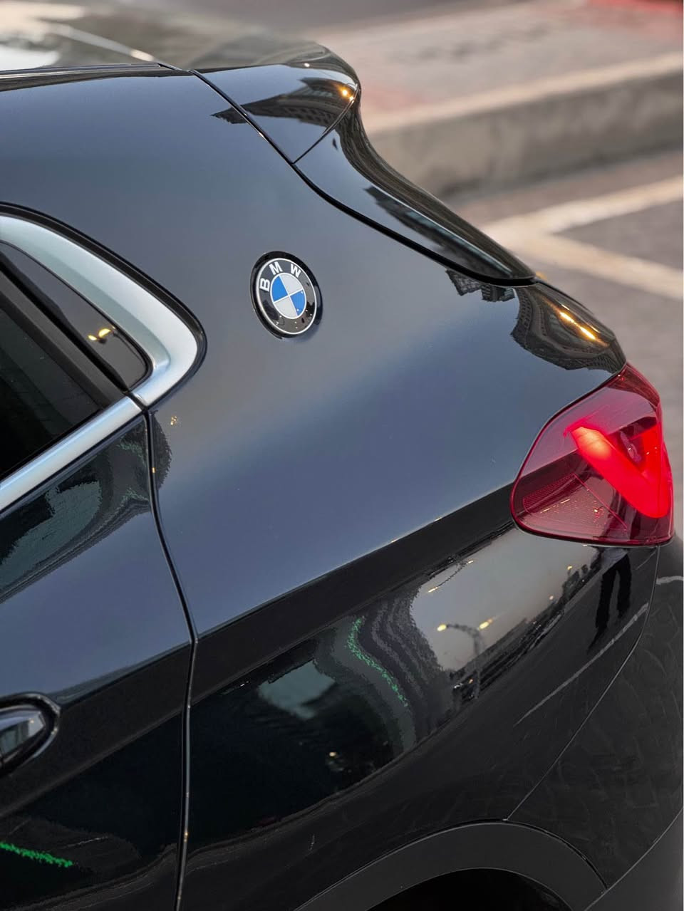 Bmw X2 xdrive 2021 
بي ام دبليو اكس تو فور ويل فول 1على 1 
بدون دواخل بدون ايرباك بجم ورا كبس 
سيارة بيه بابين صبغ سكن بدون تعديل 
گير محرك كله شرط 
داتاشو 
كشنات احمر 
ام باكيج 
ماشية 20 الف مايل 
سيارة بالباكيت 
بدون نقوصات 
بانورامة فول فول للخير 
مكان سيارة اربيل 
سعر 205 ورقة مجال حق الجية بدون مراوس 
بس بيع !!!!
واتساب *********** أربيل, العراق
