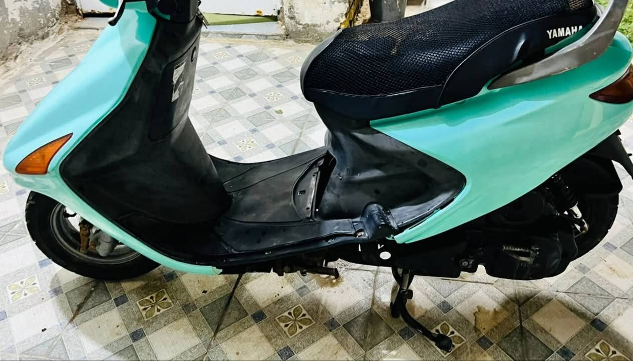 سلام عليكم فراشه للبيع مكينه ما مفتوحه وشلعه ومعدل دراجه ناعمه بيها بس الدبلات الاماميات عطلانات وگيج السرعة واكف ب425 وبيها مجال بسيط ***********
