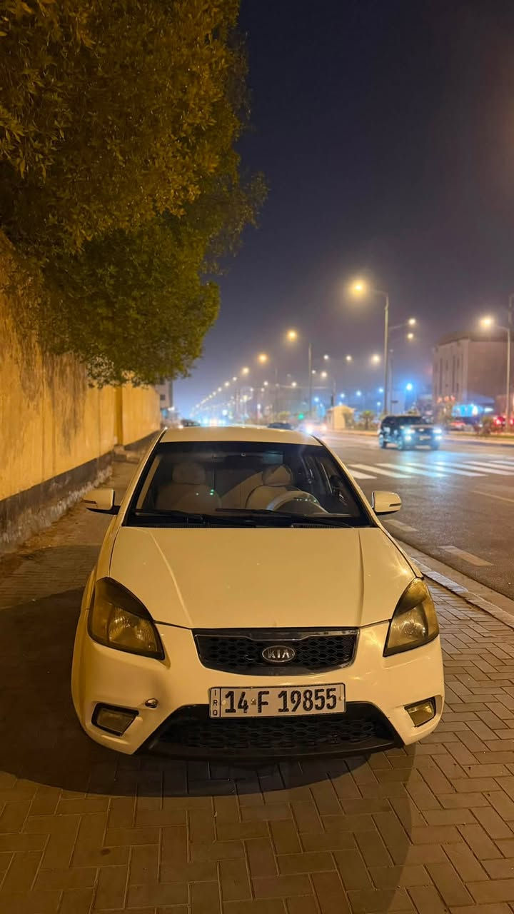 السلام عليكم 
كيا ريو ٢٠١٢ 
بيها بنيد وجاملغ وشبر بالباب خلف السكن
السيارة كاملة كير محرك جديد حدادة عامة جديدة 
رقم بصرة حرة باسمنا 
رايديها ب٨٠ وبيها مجال للشراي
مكاني البصرة / الحكيمية 
السيارة نظيفة كلش تجي وتكلب وتفحص 
متواجد فقط واتساب ***********
