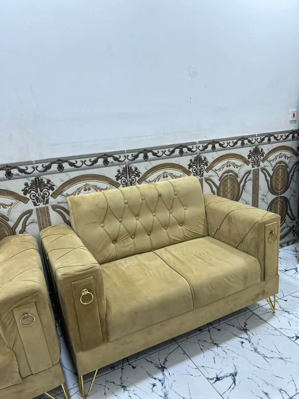 عشر مقاعد • نظيف • بدون كسر
