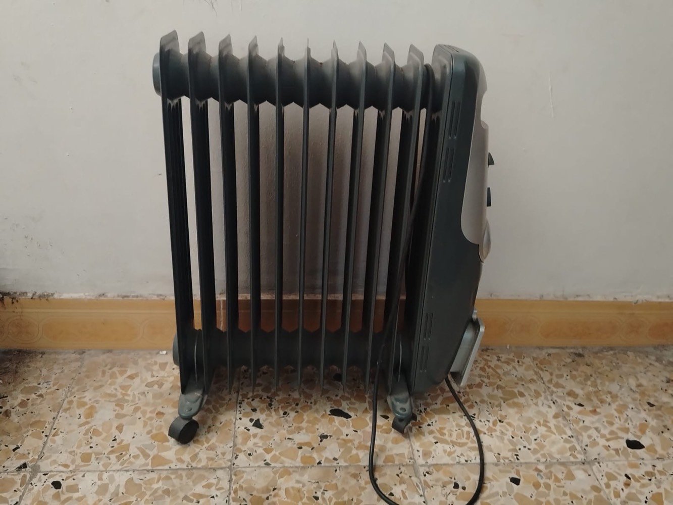 شاشة ٥٠بوصة سمارت • مكيف ٢ طن • مكينة براذر تطريز