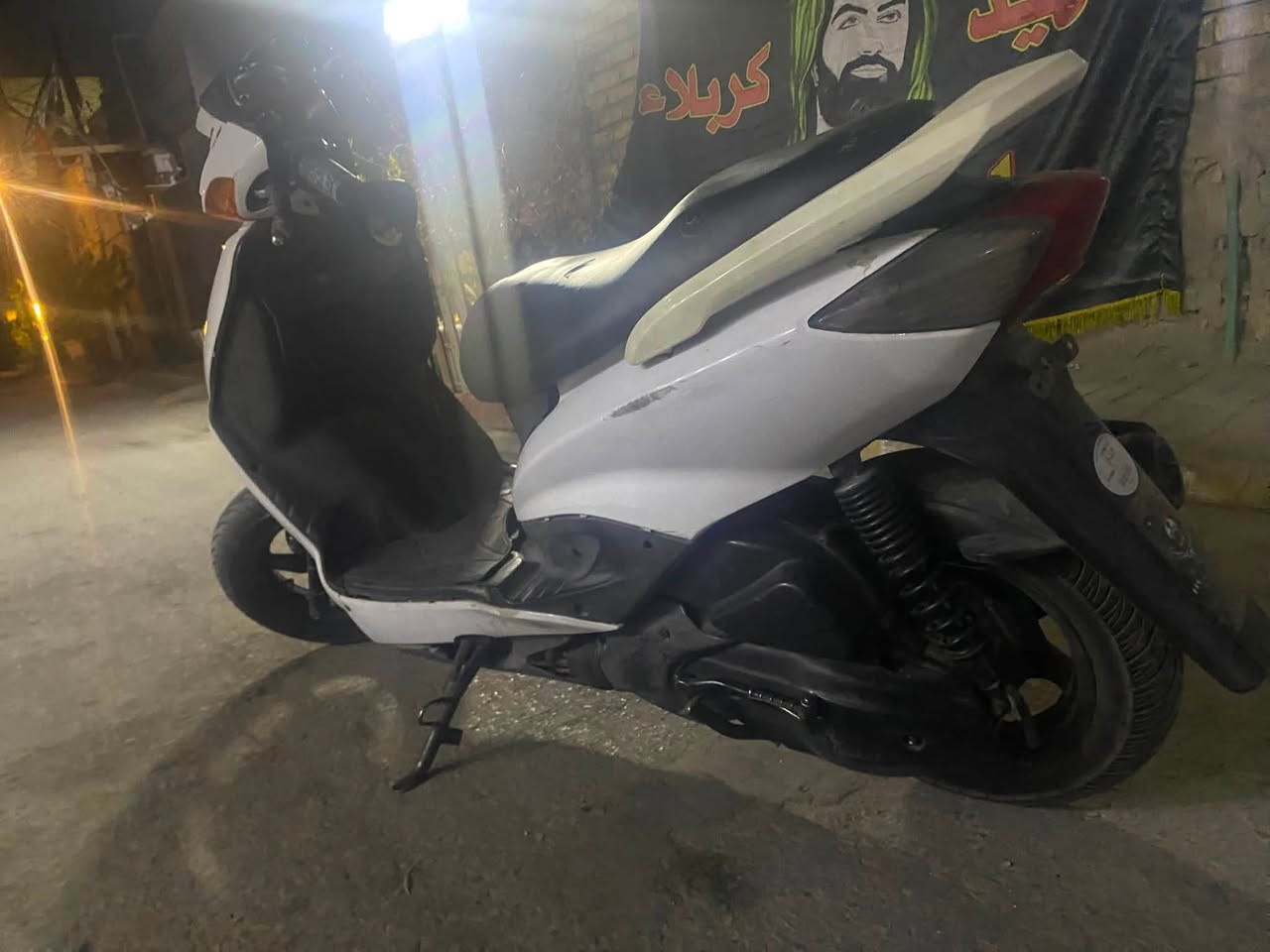 دراجه سكنس نثيه-اللون الابيض🤍
————————————————
دراجه خير من الله مفوله ماناقصها شي مثل ماتشوف كدامك ،يرادلها شي بسيط بس الجاملق الامامي والبريك الامامي والقطعه مال الدشبول،،سعرها600 وبيها مجال
التواصل ع الواتساب(***********)بغداد-ساحة ميسلون
