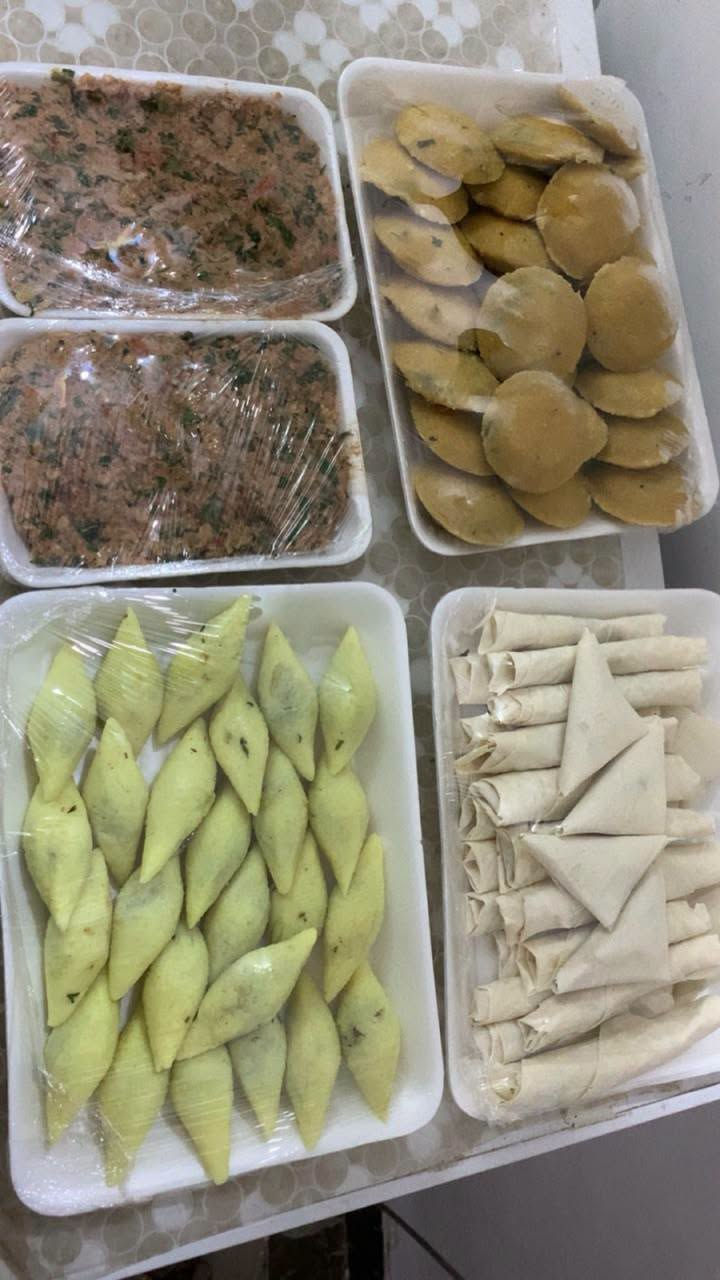 عرض جديد ١٠٠  قطعه  ب٤٠الف 
تشمل
٢٠ كبة جريش
٢٠كبة حلب 
٢٠ قطعه بورك
٢٠ قطعه كباب عروك
٢٠ قطعه مشكل ميني بيتزا وميني لحم بعجين
للحجز  واتساب ***********اومراسلة الصفحه حبايبي
