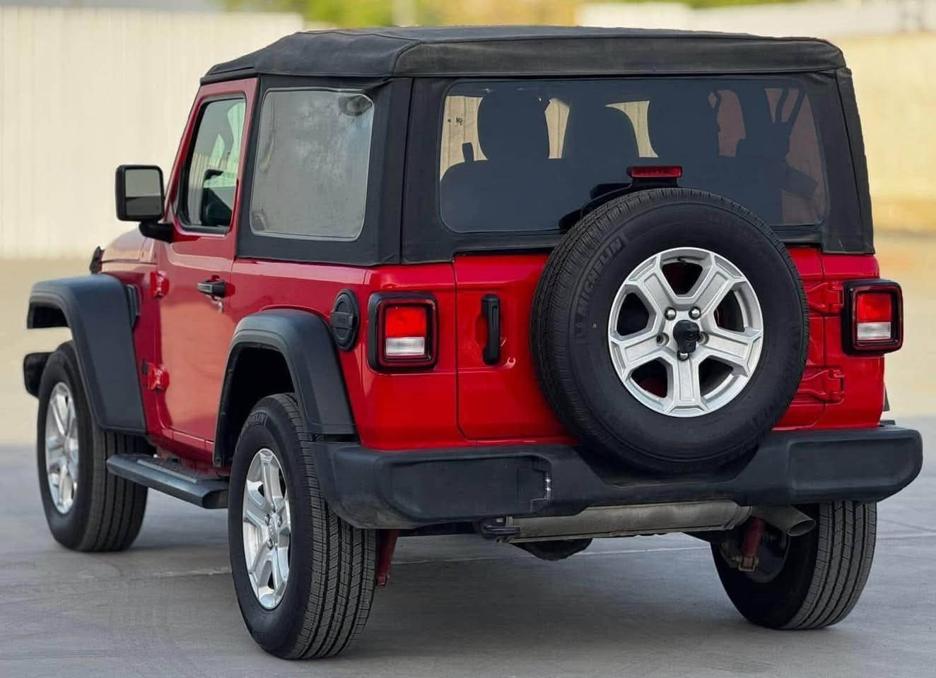 للبيع او مراوس 
Jeep Wrangler 2023 Sport
جيب رانكلر 2023 سبورت
4 سلندر تيربو 

فول فول مواصفات/  سبورت
 جام كهرباء اوتو
 شاشة - كامرة
 قطعتين تبريد
هيتر بالمري

ماشيه 14 الف ميل 
تك باب كشف 
تم تخفيض السعر
السعر 185$ بدون رقم

مرقم باسمك 200$

بيها صبغ ع كد شبر بطرف البنيد موضح بالصور !

للاستفسار خاص او واتس او اتصل
***********
