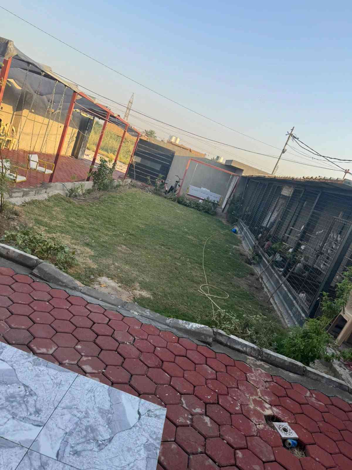 السلام عليكم دار للبيع المساحه الكليه 465 متر
للعلم اني صاحب الدار مو دلال  
تحت البناء الطابق الارضي 200 متر 
و الطابق الثاني 110متر 
طابو زراعي سند 25 إقرار محكمه 
مقابل الامام عون عمود 211
***********
الدار جان معروض ب 300 مليون 
و حالياً معروض ب 200 مليون
