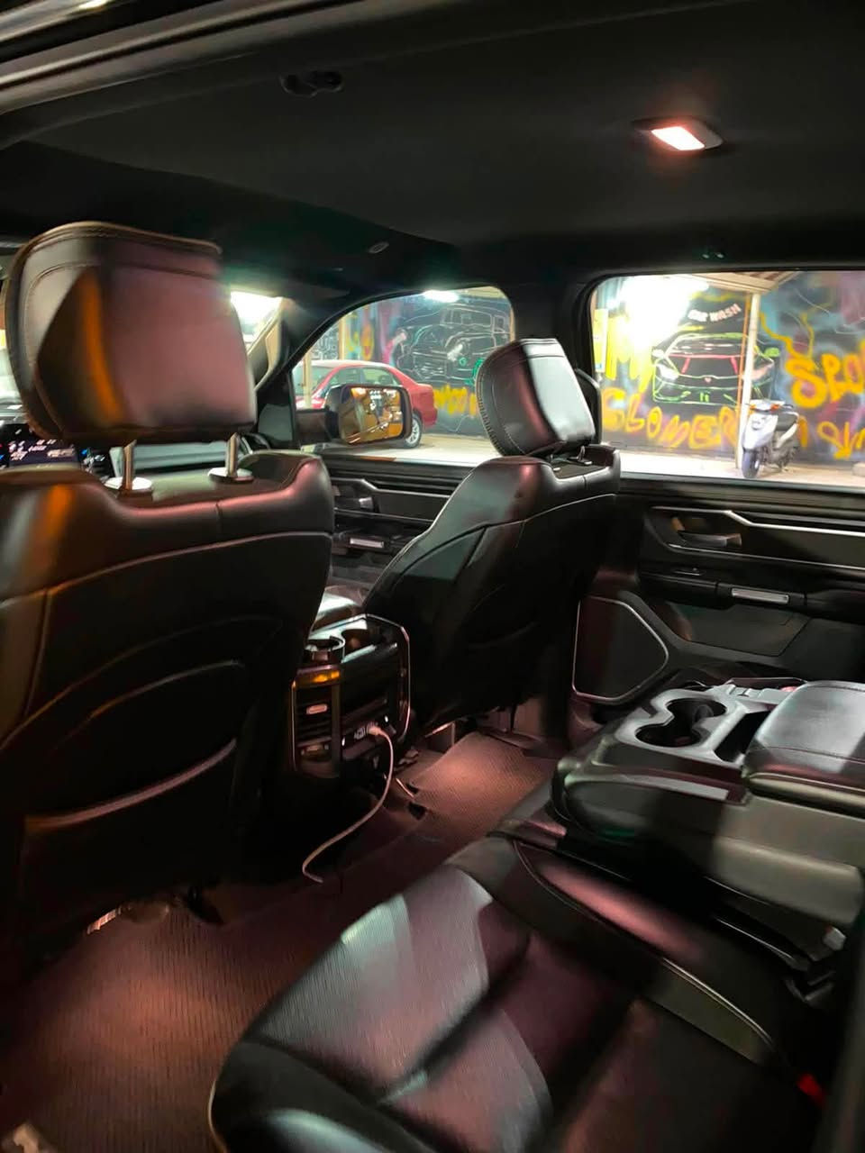 السلام عليكم دوج رام2019 لارامي   سنويه مضلل 80:/:
Dodge Ram White Laramie2019 5.7 V8

حجم المكينه : 5.700 V8 

المسافة المقطوعه : 57 الف ميل

بدون قطره صبغ فقط بارد بيه ‼️

#مواصفات

1.شاشه تيسلا

2.بصمه

3.تشغيل عن بعد

4.كامرا

5.ويل كب

6.كشنات جلد

7.هيترات بالكشنات

8.رادارات 360

9.كشنات كهرباء

10.لايتات لد + زنون

11.كشافات 

12.اشاير بالمري

13.فور ويل 4x4

14.اتو ستوب

15. حساسات خلفي امامي

 سنويه مضلل80./. بيه سنه كامله‼️

فول مواصفات رقم اربيل 

لمعرفه السعر الاتصال 

تفاصيل اكثر هذا رقم - ***********‼️
*********** 
مكاني بغداد الغدير او زيونه
