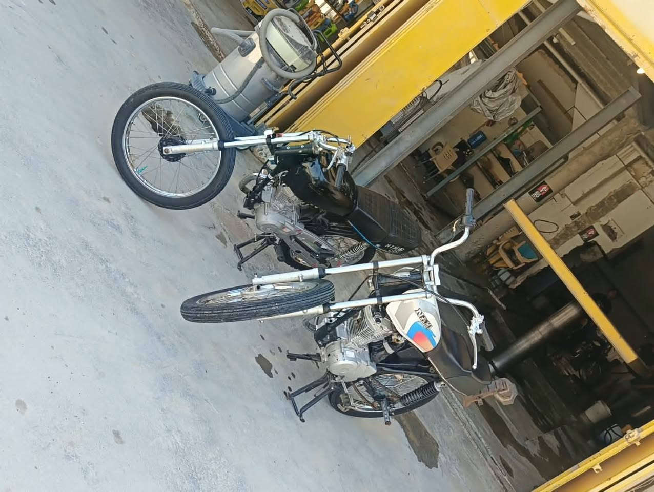 سلام عليكم من رخصة صاحب الكروب
دراجه لو اسود كلك لون ابيض اصولي مديل 20

دراجات شلعه ومعدل فول 

المكان كوفه 

وتساب***********
