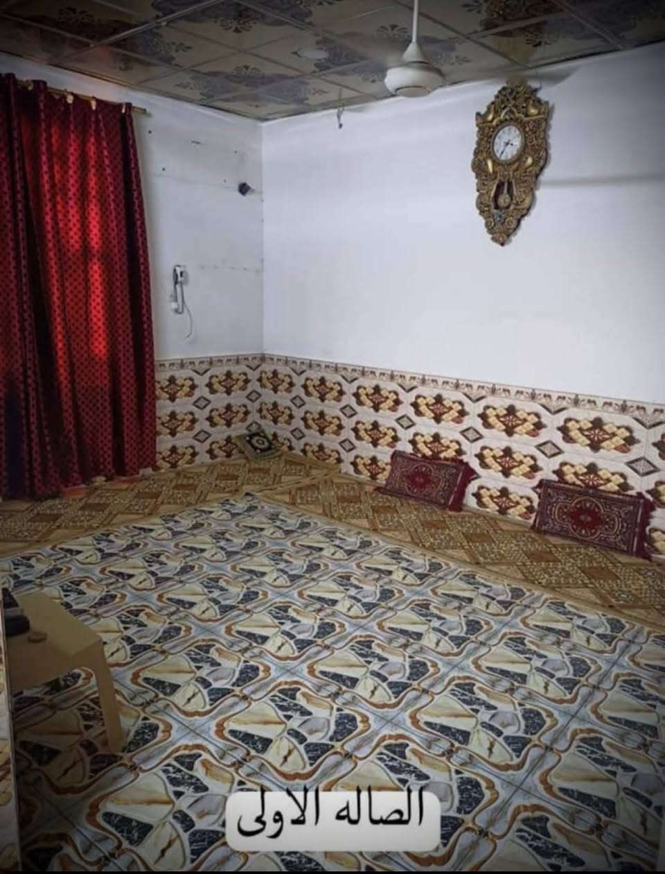 بيت للبيع مساحه 200 متر (طابو صرف)
طابق الاول يحتوي على غرفتين 2
 صاله واستقبال وصحيات ومطبخ 
 طابق الثاني بي غرفتين 2
خدمات ماي مجاري كهرباء 
( ناصريه اسكان صناعي حي الاسرى ) 
سعر 135 هاتف*********** رقمي بي وتساب

نص مكتوب في الصور:
- الاستقبال
- الغرف الصالة الثانية
- المطبخ
- الصاله الاولى
- الحمام الداخلي
