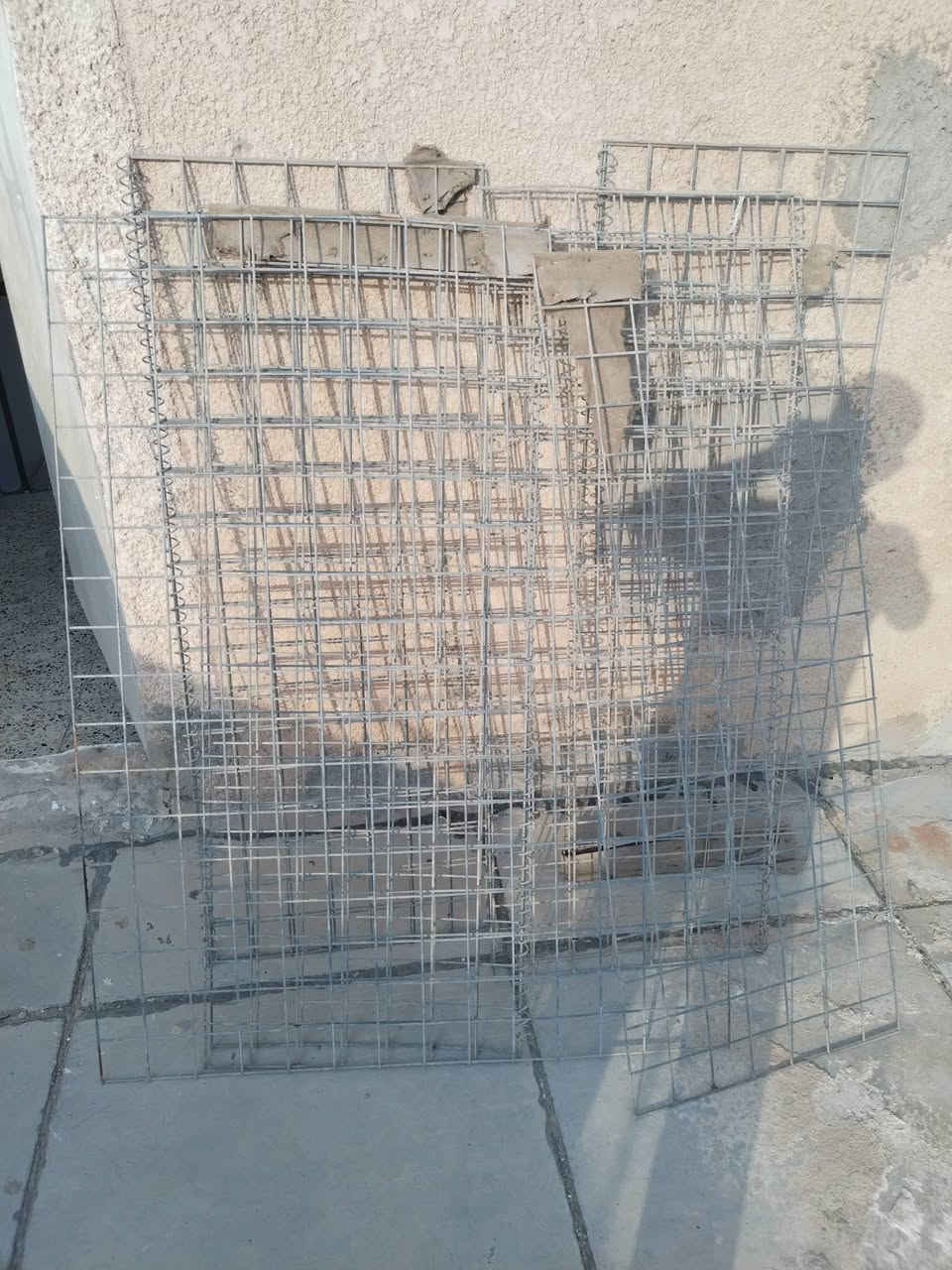 السلام عليكم ورحمة الله وبركاته عندي هذن اربع مراوح جداريه شقلات ونظيفات جدد بمعنه الكلمه ماخذ الزوج ٧٥ قفل كلهن ١٠٠ الف اربعتهن وعندي هذا بوري حديد ثقيل طوله ٦ متر ٣٥ الف وعندي لايت شحن يرهم مال صيد مال بيت مال منتسبين ٢٠ الف وعندي اسياج بيارسي ما اعرف شكم متر ابيعهن هيج ٣٥ الف وعندي ساعات عدد ٢ اكبار ٢٠ الف........ الي يفيدنه خل يتصل لان مو دائما عندي نت اتصل وبيك خير ودلل *********** وللعلم اني ما ابيع واشتري بالغراض هذن مال بيتي وابيعهن
