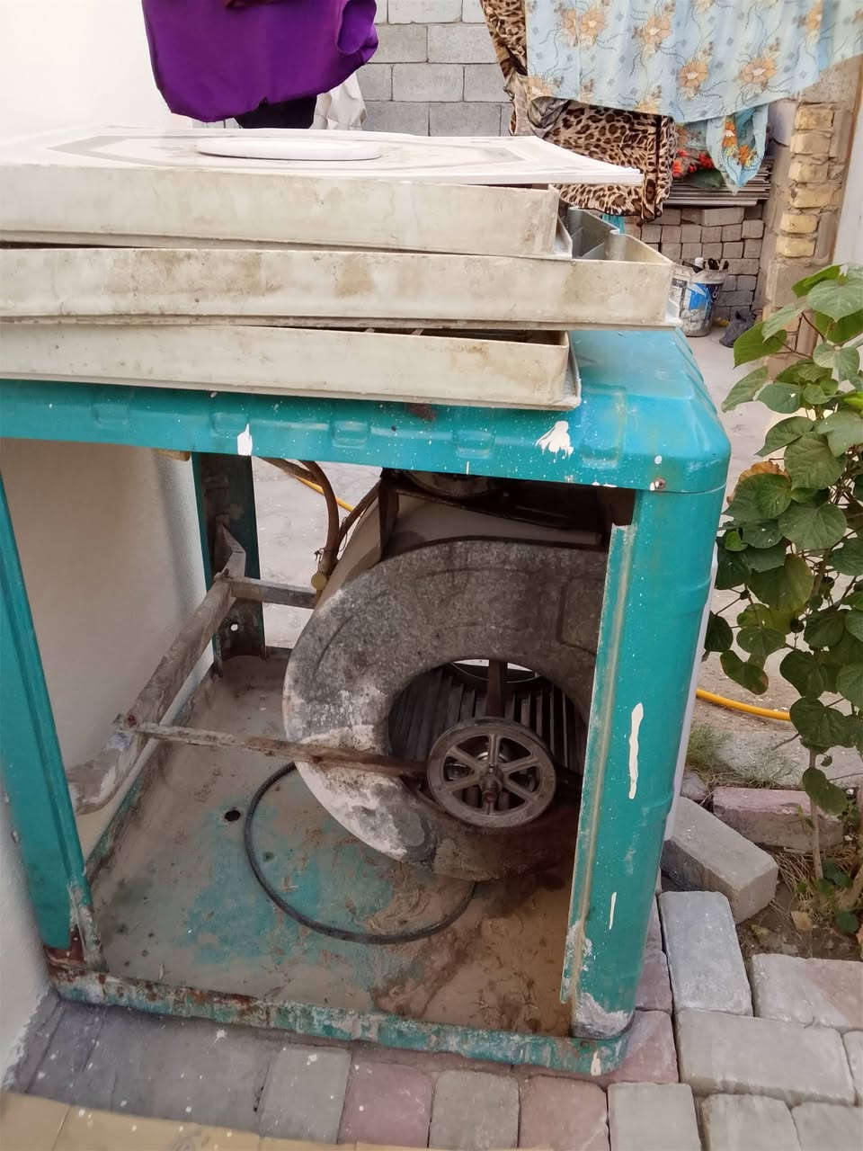 مبرده للبع جنرال نضيفه السعر 75 وبيها مجال مكاني ديوانيه رقم الهاتف ***********
