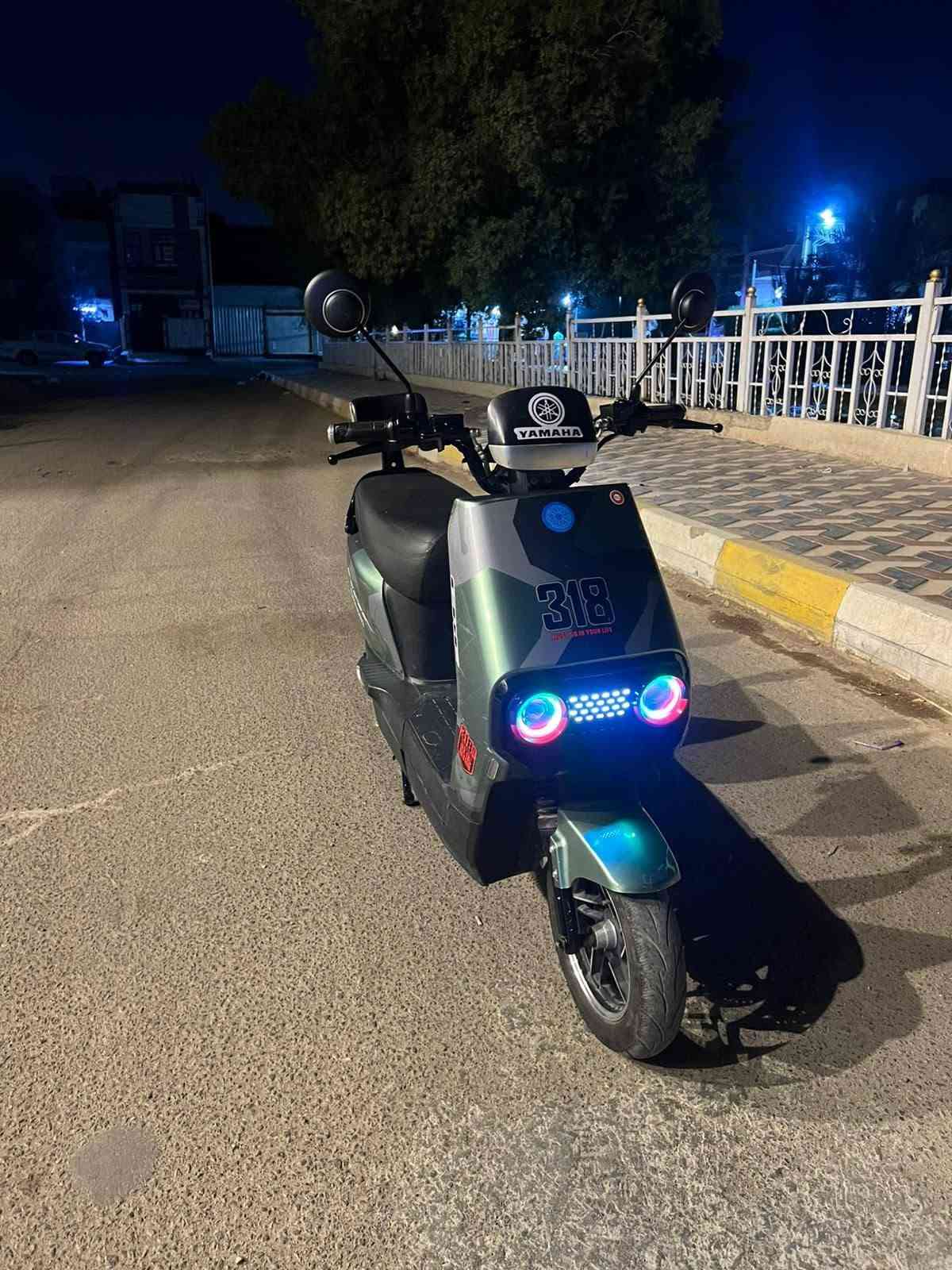 السلام عليكم 
دراجه شحن 318
نضيفه 
6بطاريات ولي32انبير 
تايرات جدد 
كهربائيات كله شغاله 
550مكاني بغداد الامين الثانيه 
***********
