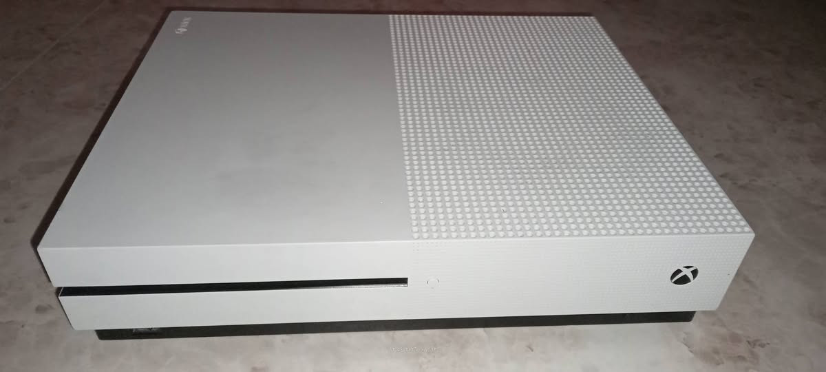 السلام عليكم
جهاز xbox one s للبيع ذاكرة 1 تيرا 
الجهاز جديد مبدل بي منفذ HDMI مالعرض الصورة فقط نضيف نفس ما موضح بالصور 
السعر 170 وبي مجال بسيط للشراي 

للاستفسار اتصل على هذا الرقم👈***********
