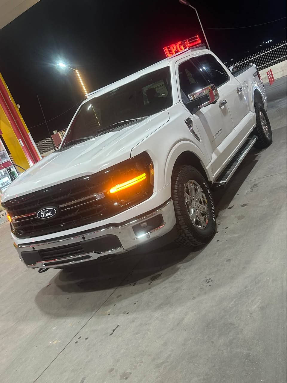 فورد f150 لارياد 
موديل ٢٠٢٤ فول 
سعر ٢٥٨
تيل *********** واتساب فايبر كورك موجود
وارد امريكي محرك v8 سلند 5.0مواصفات xlt شاشه جبير كاميره خلفي بسمه وشخال عن بعد كشنات كهرباي كشنات تتفيه بريك بصمه تبريدكاميرات خلفي٣٦٠ امامي خلفي وجانيبات اشايرمريات رادار جانيبات رادر امامي حساس خلفي لايتات ليدزينون ويل كرووم تحكم ستيرن تحديد سرعه فورويل يعني دبل اكسل بدي صغير باب طويل يعني مرغوب سياره ضرر باب تبديل شريكه فقدجاملغ بوند صبغ بدون تعديل بدون شختات كل شرط ارباك ستيرين برد راجع سيستم مكان سيارة عقرة 
سعر ٢٥٨ 
تيل *********** عنوان عقرة اكر, نينوى
