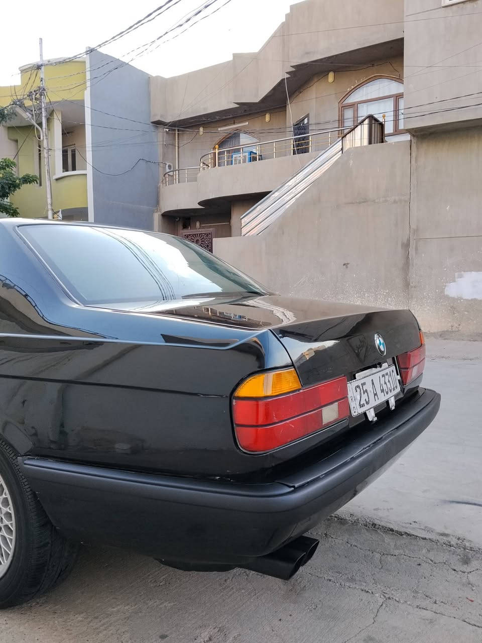 سلام عليكم 
بي ام 735 موديل 1991 سياره جاهزه  مكينه كير اكسل شرط فول مواصفات كشنات جلد فتحه سقف كهربائياتها كلها شغاله  حداديه امامي خلفي جديديات و سياره منضونه لايتات زينون رقم كركوك و بسمي مكان سياره كركوك ***********
