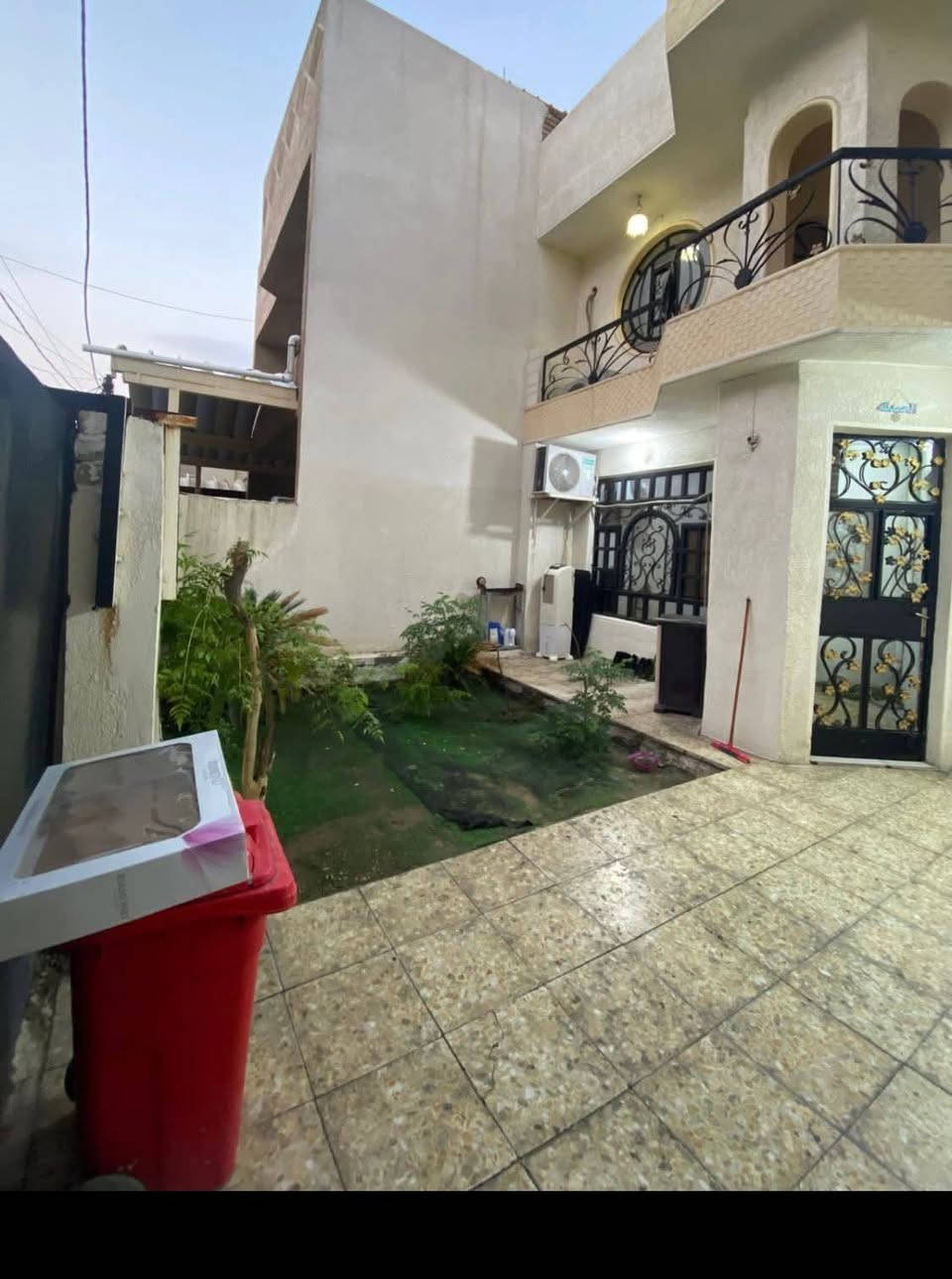 بيت للبيع بحي تونس 🏡
١٥٠ متر | زراعي سند ٢٥ طابو صرف
واجه ٧.٥٠ ونزال ٢٠
كراج سيارة + حديقة 🌳

الطابق الأرضي: استقبال ومطبخ وحولي وغرفة نوم وخدمات ومخزن ومناور تهوية عدد ٣
الطابق الثاني: ٣ غرف نوم وخدمات وسطحين

بناء سنة ٢٠١٣
عرض الشارع ١٠ متر
موقع ممتاز بنفس فرع السكني وقريب من شارع العام والخدمات 📍

السعر: ٣٣٠ مليون
رجاءً بس الجاد يتصل 📞
***********
