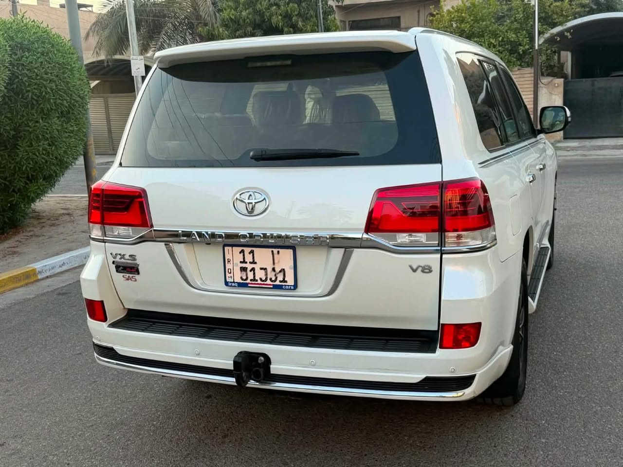 السلام عليكم
لاندكروز .SAS 
موديل.2019
.الفئه. VXR
ماشيه 79 kmحقيقي 
                           .Grand Touring 
المحرك. V8
المواصفات.
.بصمه 
.جنطه كهرباء 
.حساسات امامي وخلفي 
. داخل جلد 
.كشنات كهرباء 
.ثلاجه 
.شاشه جبيره
.فتحه سقف 
.تحكمات استيرن 
.مانع انزلاق 
.نضام نزول المنحدرات 
.نضام اقتصاد البانزين .ECONOMY 
.نضام صوت 
                           mark Levinson
.شاحن هاتف Wireless
.مثبت سرعه 
. زراكات
.مري كهرباء  ونضام ترحيب 
.تلث قطع تبريد 
. اشاير بل مري  
.دخول ذكي 
وبعد بيه هواي مواصفات 
السياره جديده بمعنى الكلمه
واستخدام شخصي 
ومكفوله كفاله عامه 
مكان السياره بغداد 
السعر 515$ الاستفسار اكثر اتصل ***********
