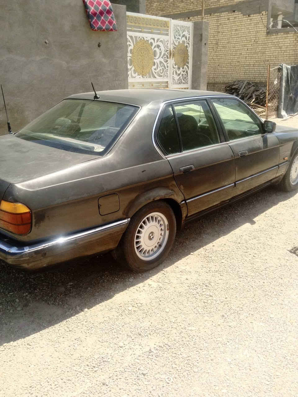للبيع ٩٢ حجم ٧٣٠ محرك ٣٥  كير اوتوماتيك البك يأخر غرفته نضيفه وحلوه رقم بغداد انكليزي باسمي تحويل مباشر سياره مابيها نقص عدا البك مال الكثير السعر ٣٠ ورقه مكاني ابو غريب الحصوه  ***********

